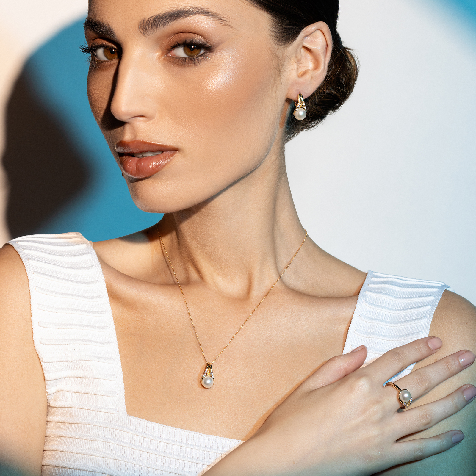 עגילי זהב בשילוב פנינה וזרקונים