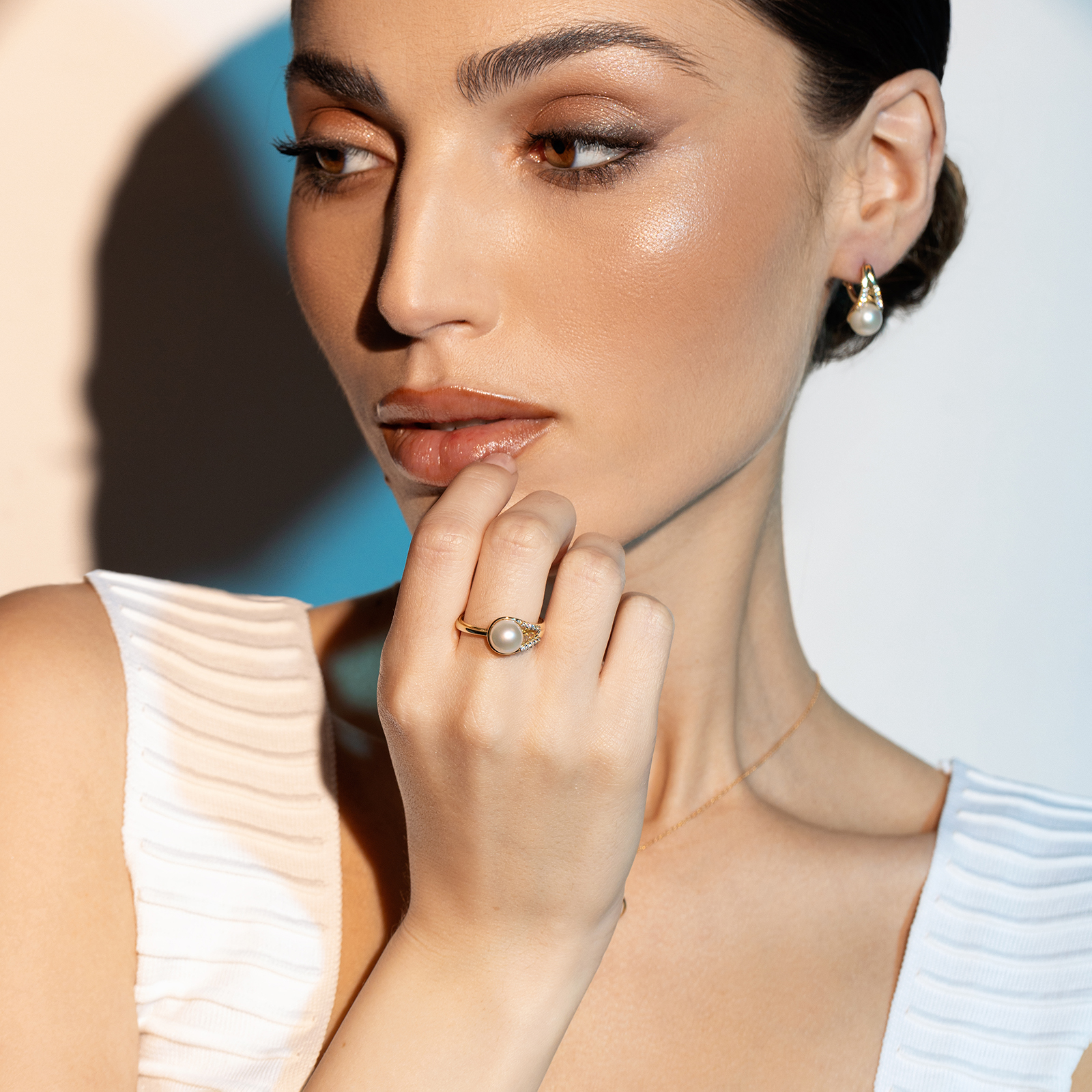 עגילי זהב בשילוב פנינה וזרקונים