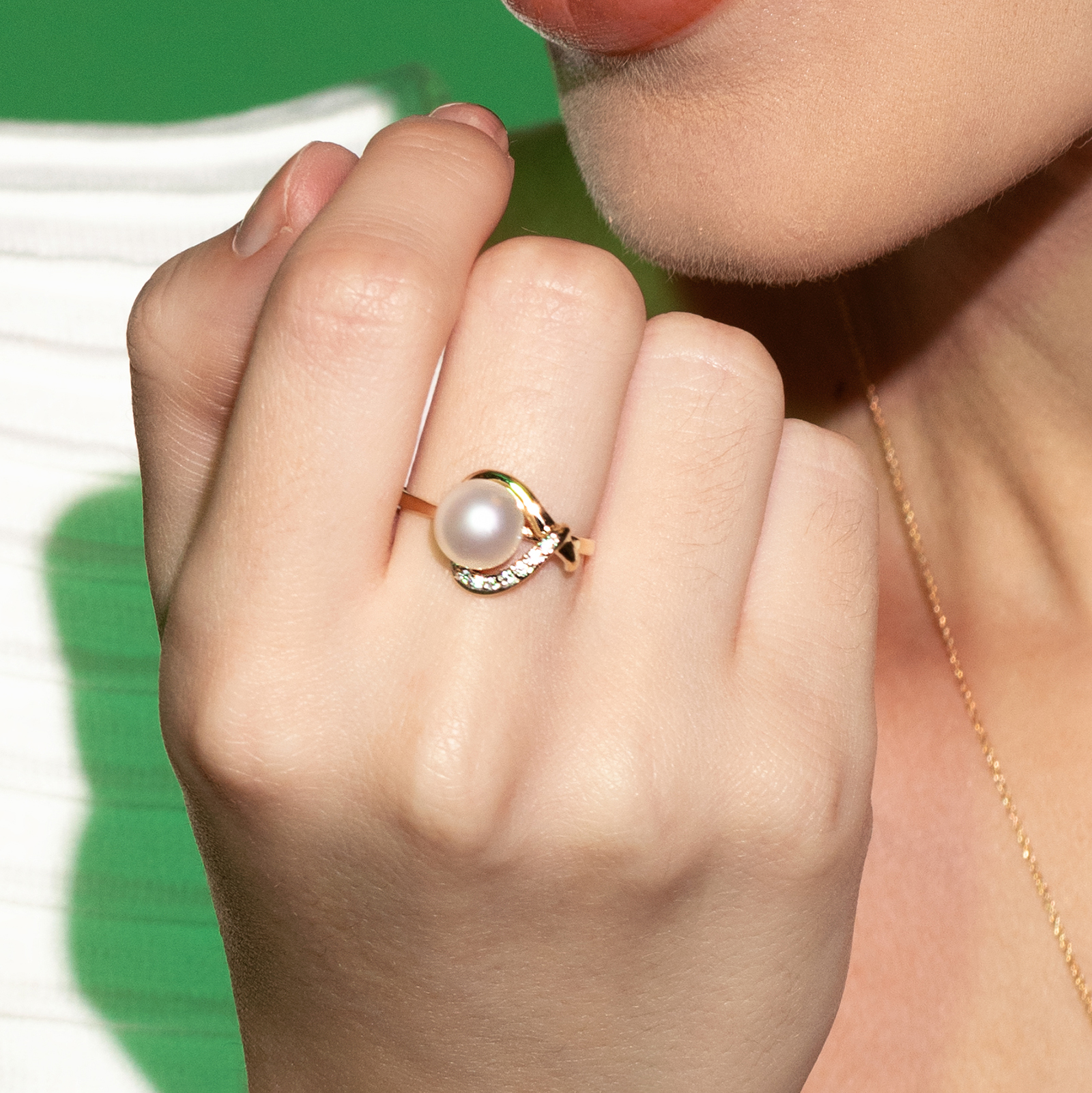 טבעת זהב משובצת פנינה וזירקונים