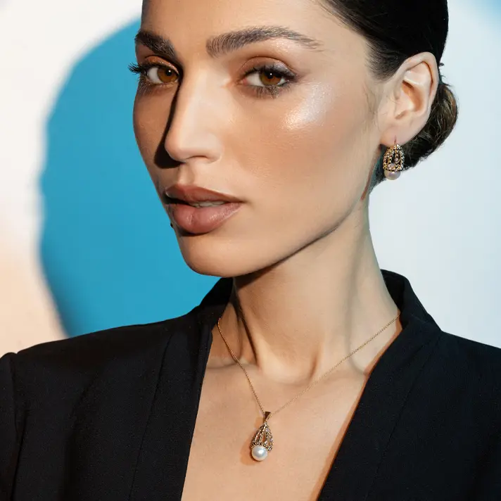 תליון זהב GOLDEN CROWN משובץ פנינה וזרקונים