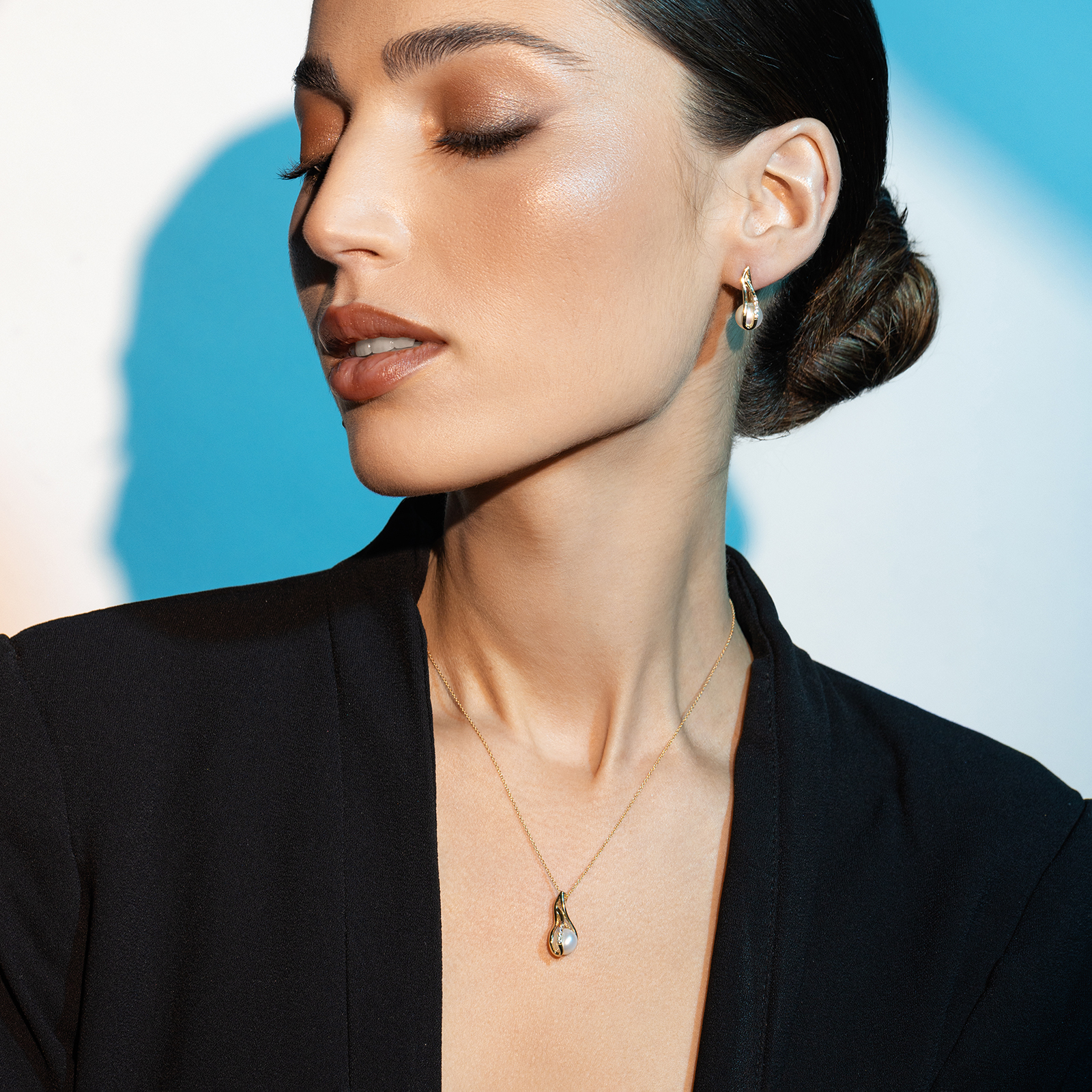 תליון זהב בשיבוץ פנינה וזרקונים