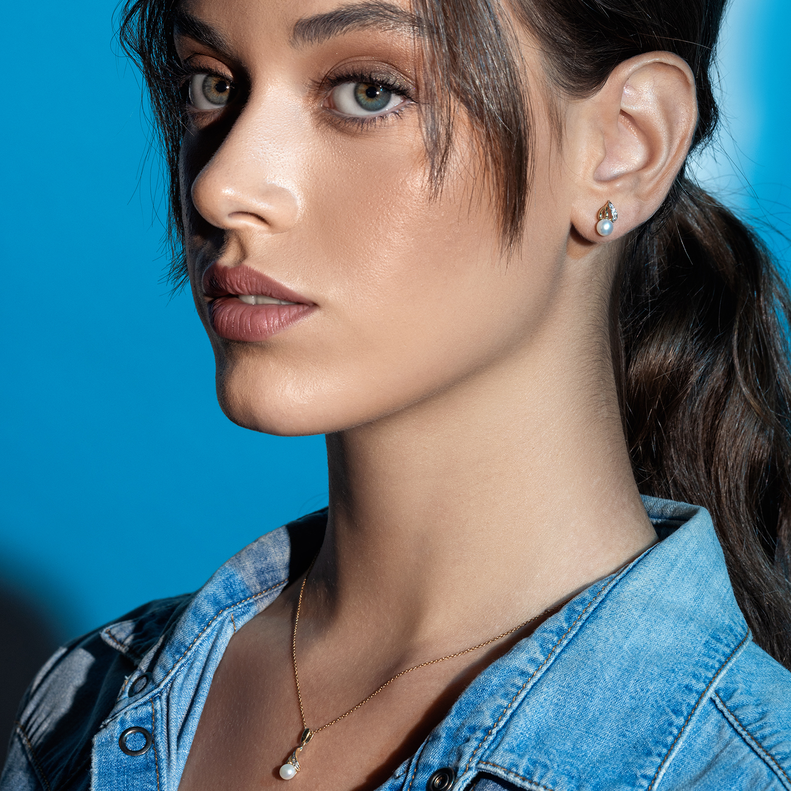 תליון זהב בשיבוץ פנינה וזרקונים