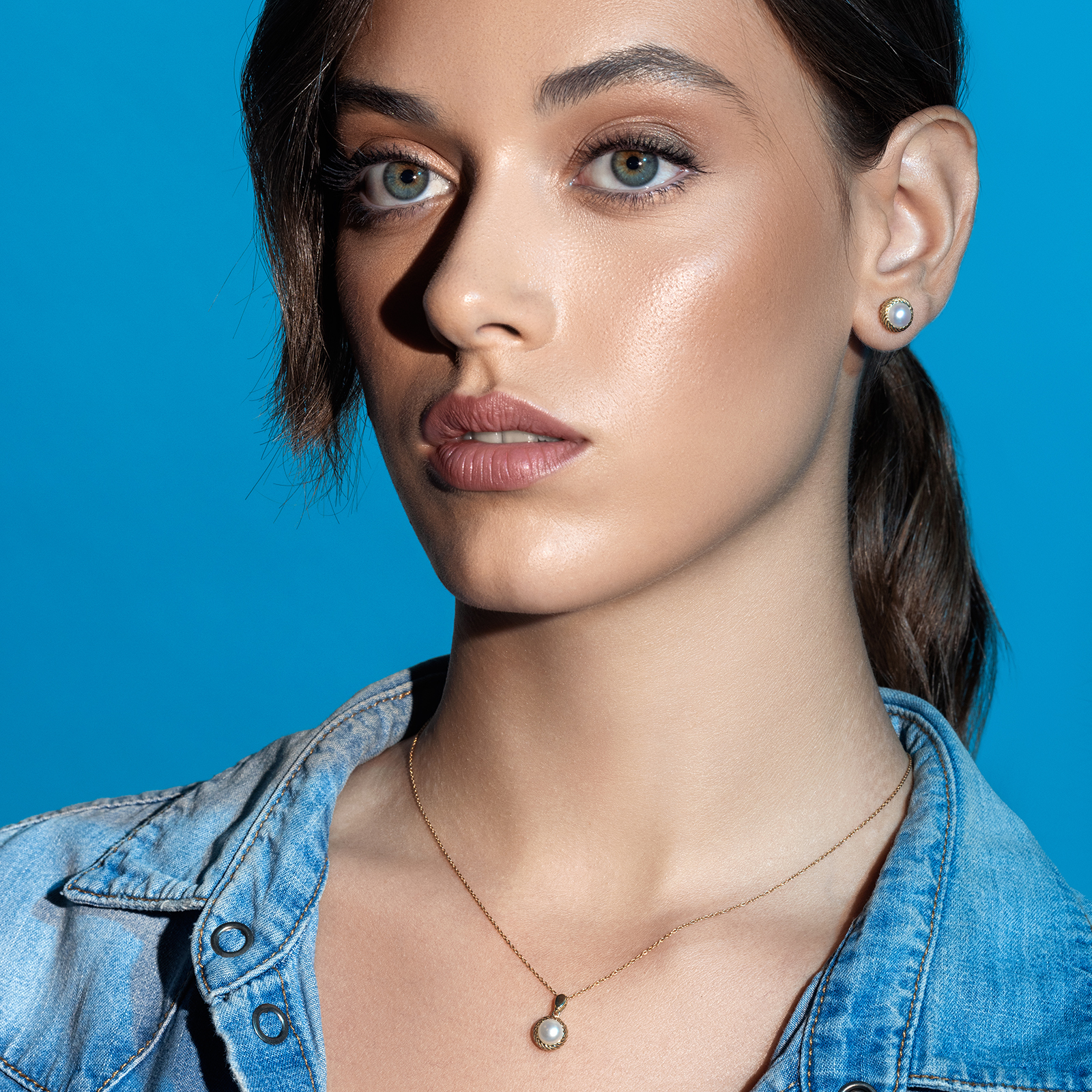 עגילי זהב צמודי אוזן בשיבוץ פנינה