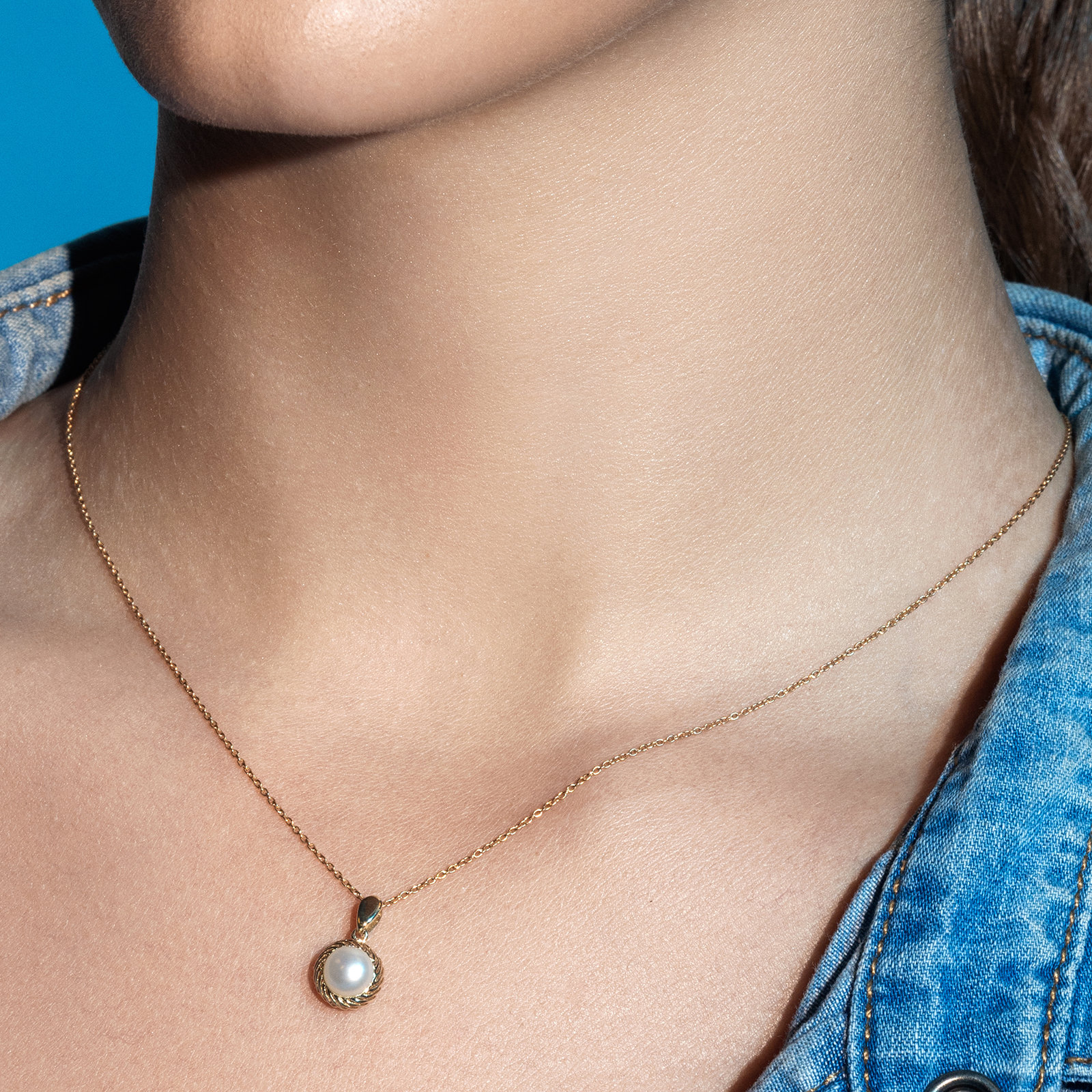 תליון זהב בשיבוץ פנינה