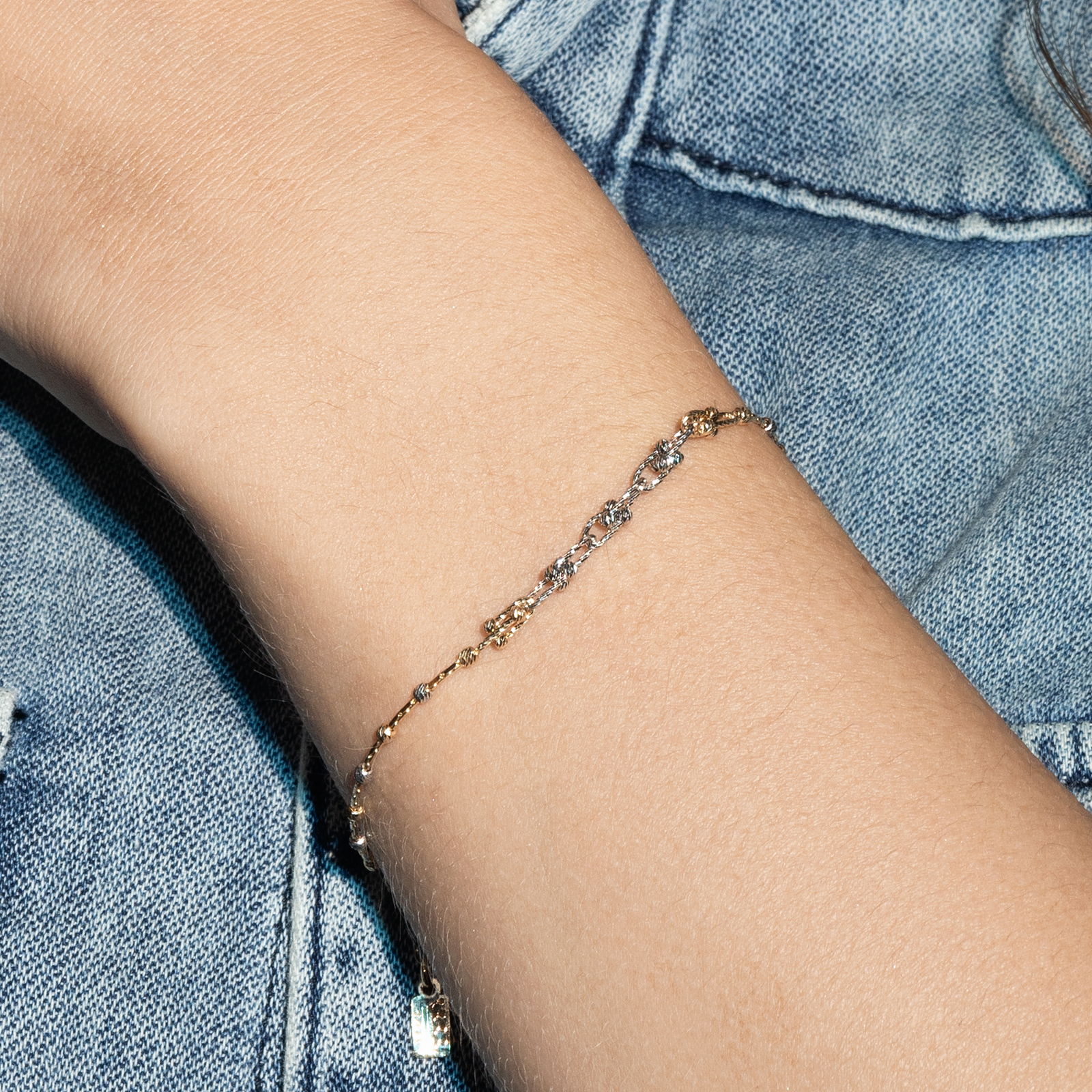 צמיד ריו מחוליות וכדורי זהב בעיבוד לייזר