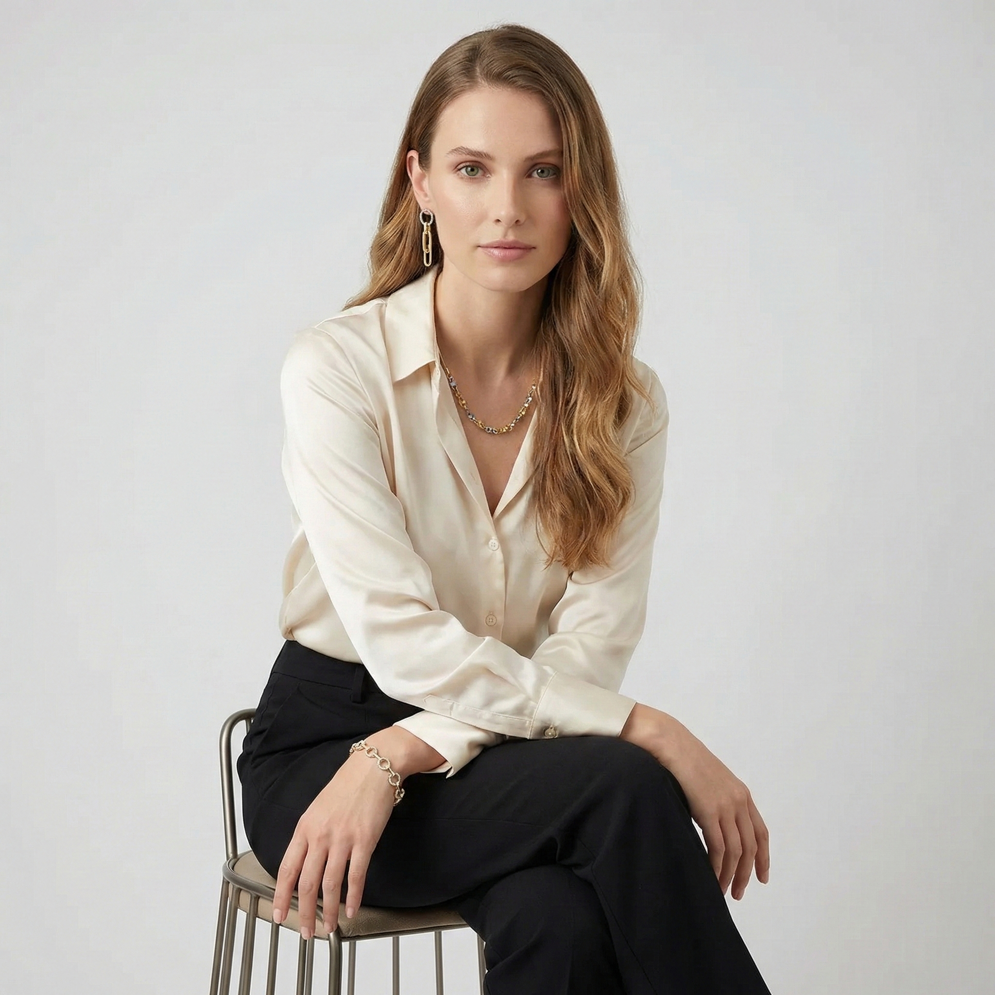 צמיד זהב קשיח ולריה משובץ זרקונים