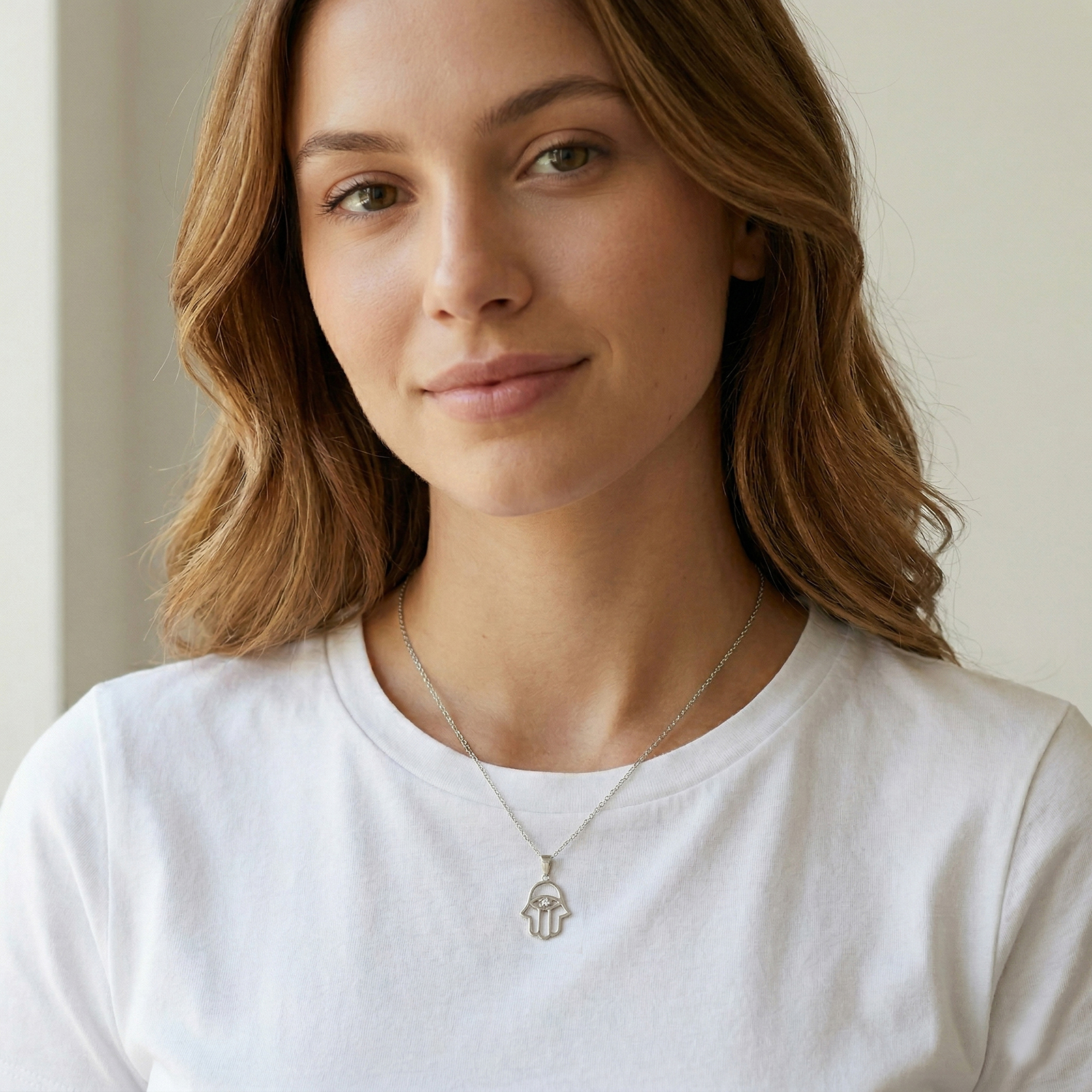 תליון חמסה זהב לבן 14K משובץ זרקון