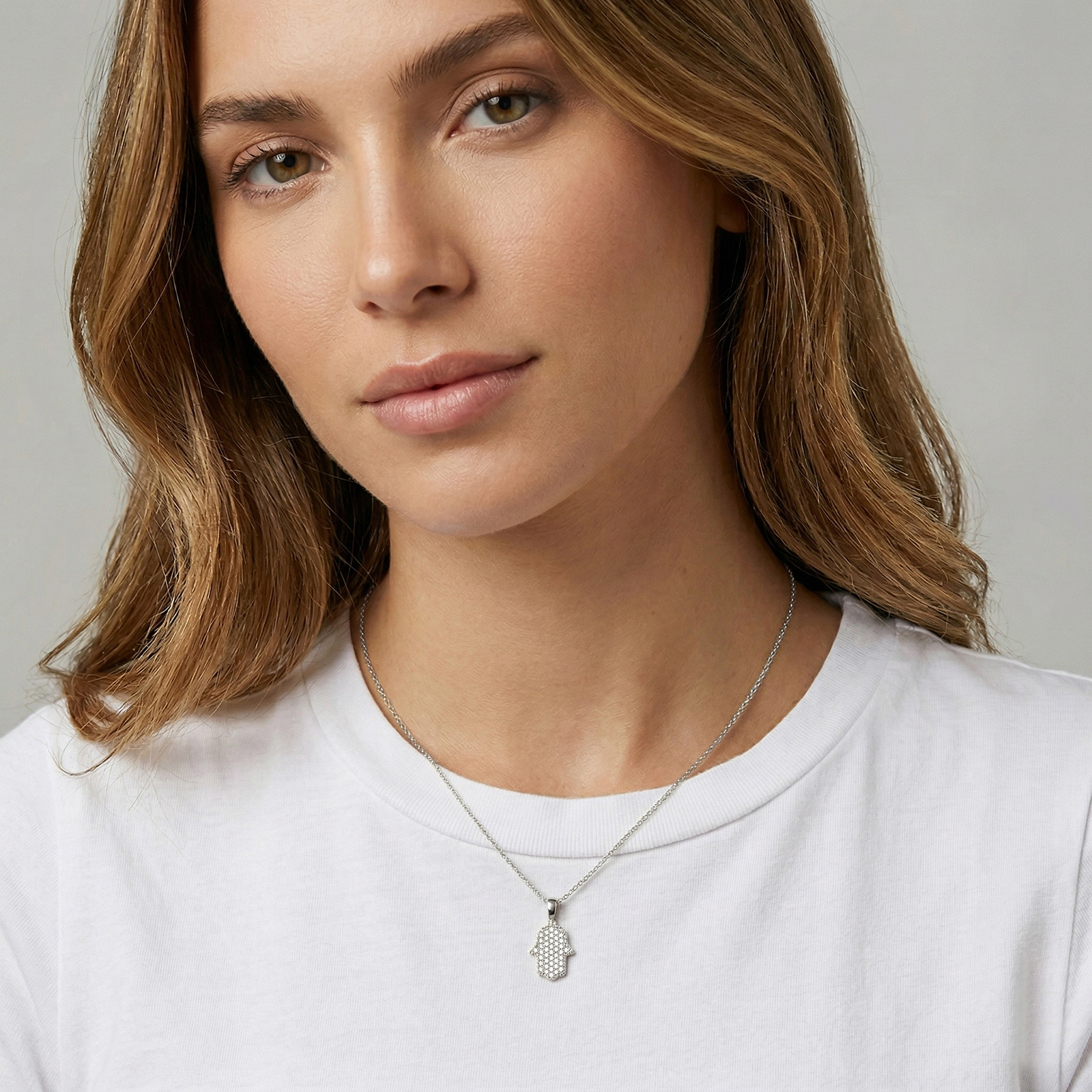 תליון חמסה זהב לבן 14K משובץ זרקונים