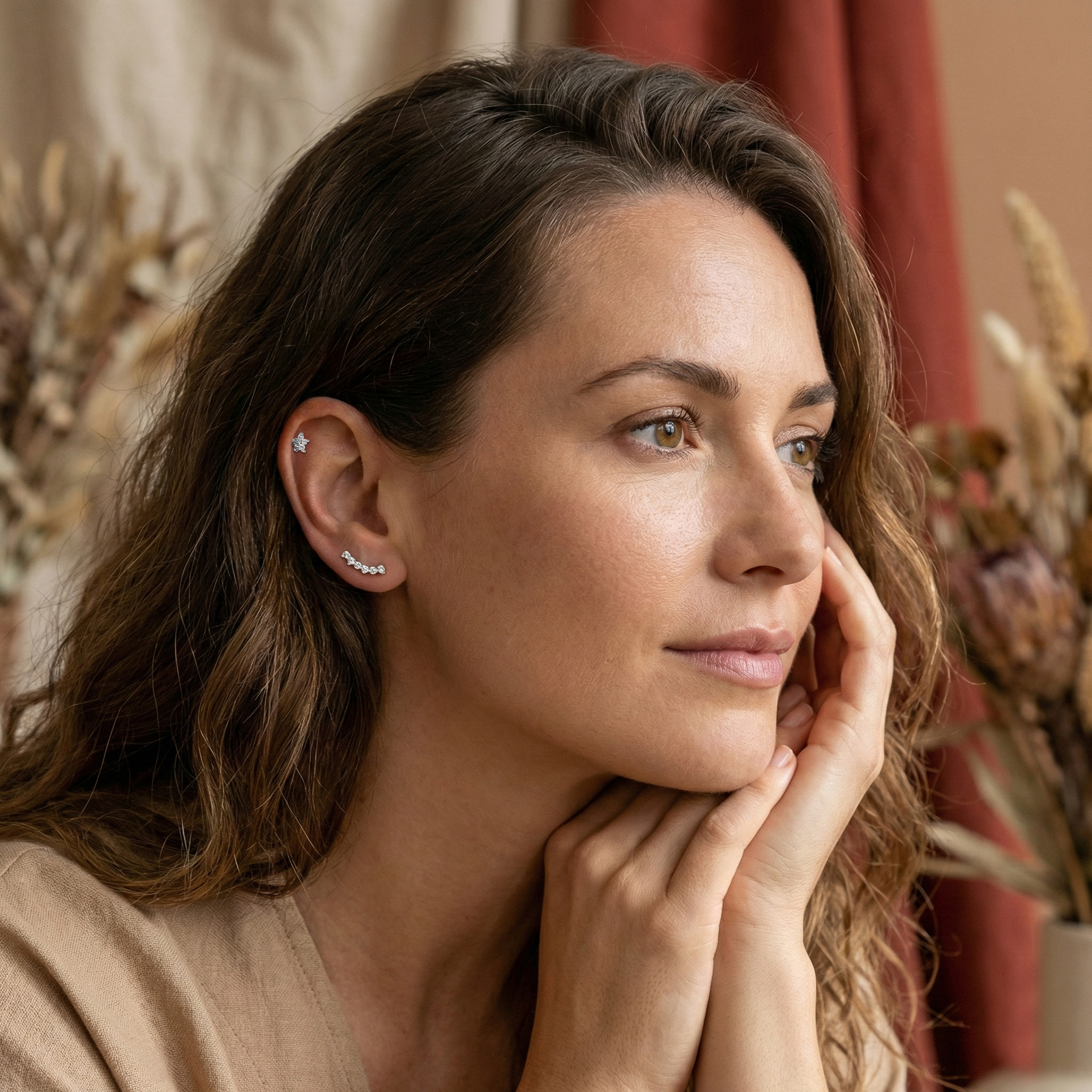 עגיל הליקס עשוי זהב לבן 14K בעיצוב פרח משובץ זרקונים