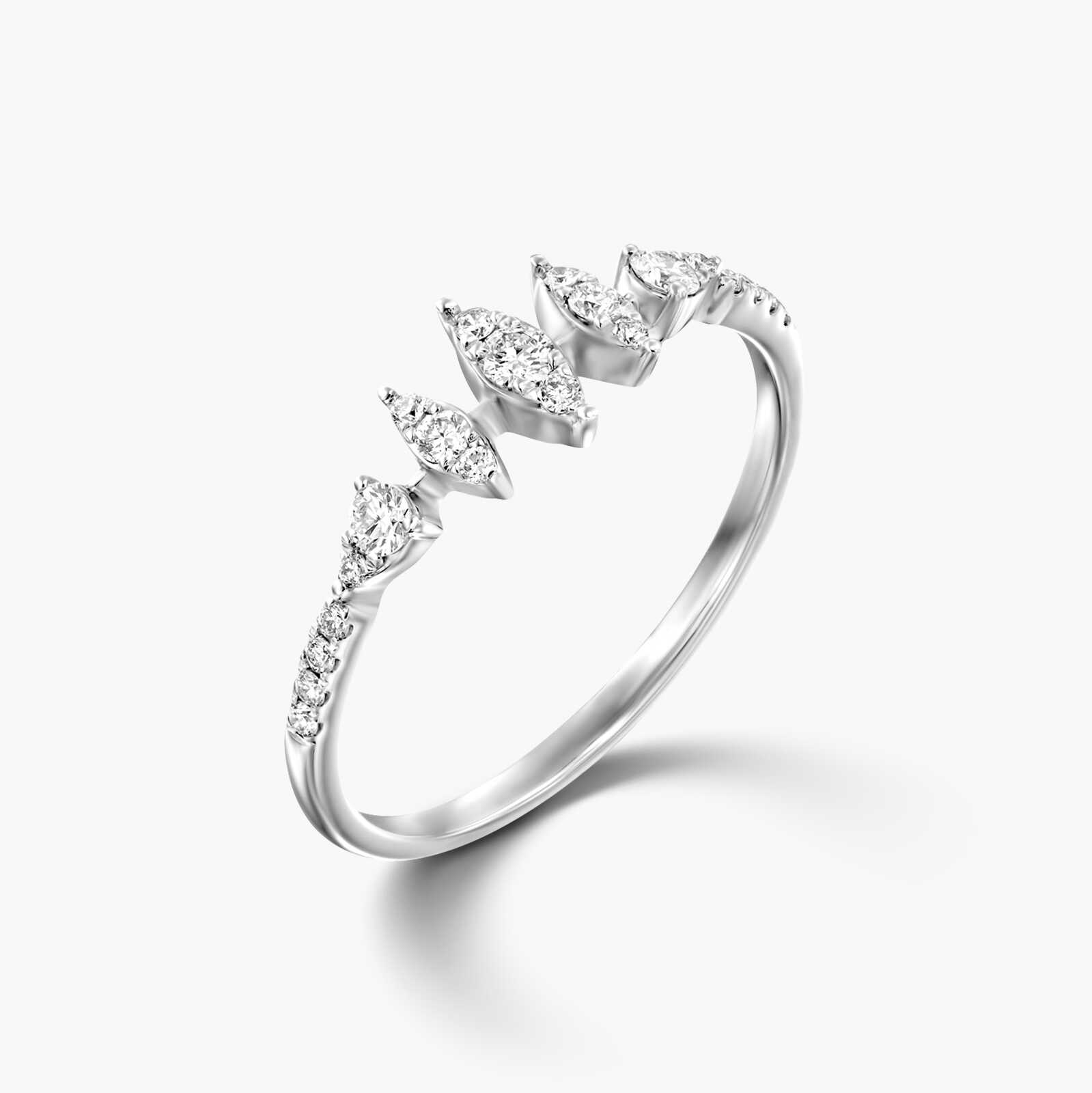 טבעת זהב בשיבוץ יהלומים במבנה מעוין