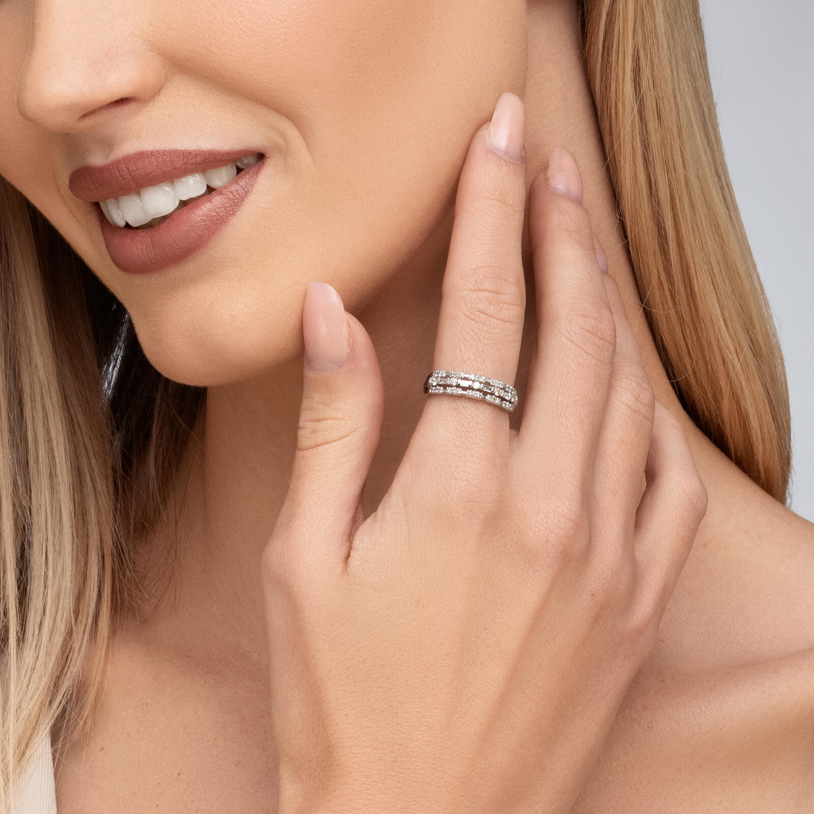 טבעת יהלומים בחיתוך באגט ועגול