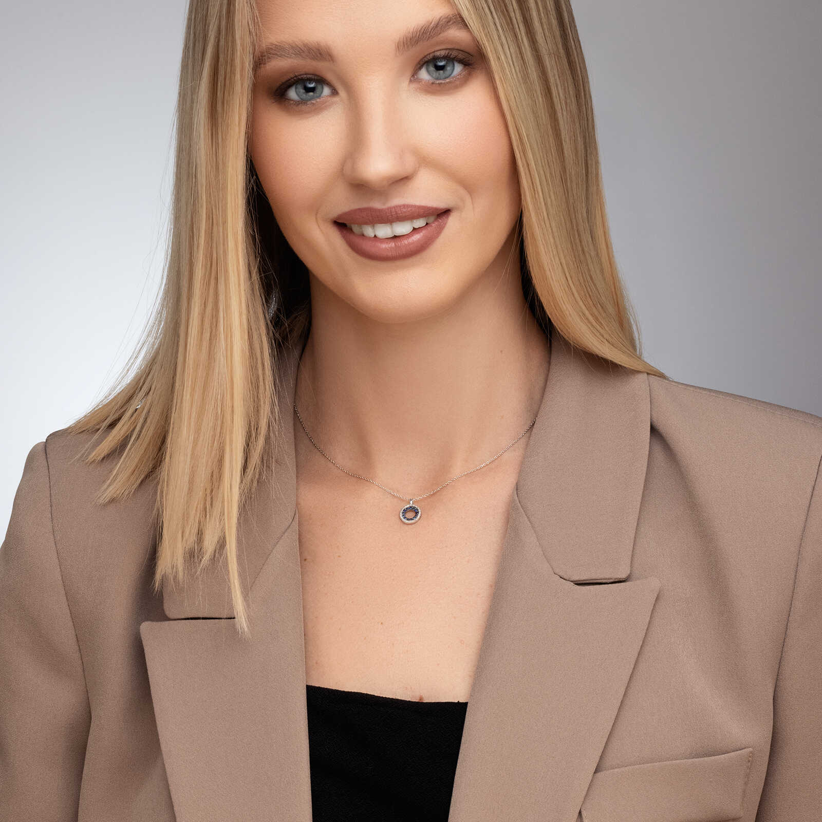 תליון זהב משובץ ספירים ויהלומים