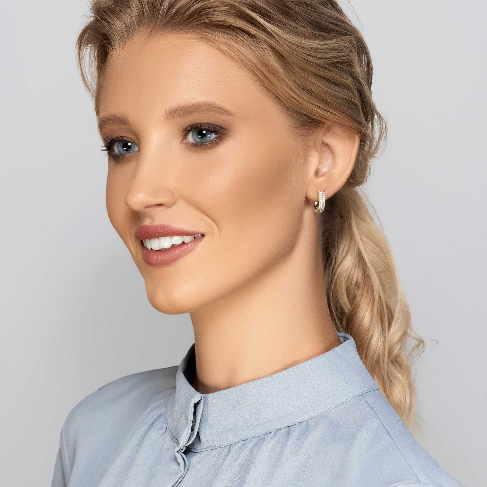 עגילי זהב מעוגלים משובצים 90 יהלומים