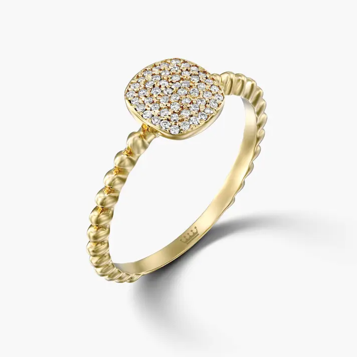 טבעת  זהב עם מבנה מרובע משובץ יהלומים