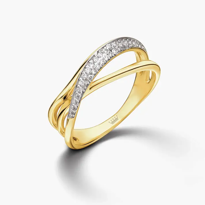 טבעת זהב עם זרועות החוצות זו את זו בשיבוץ יהלומים