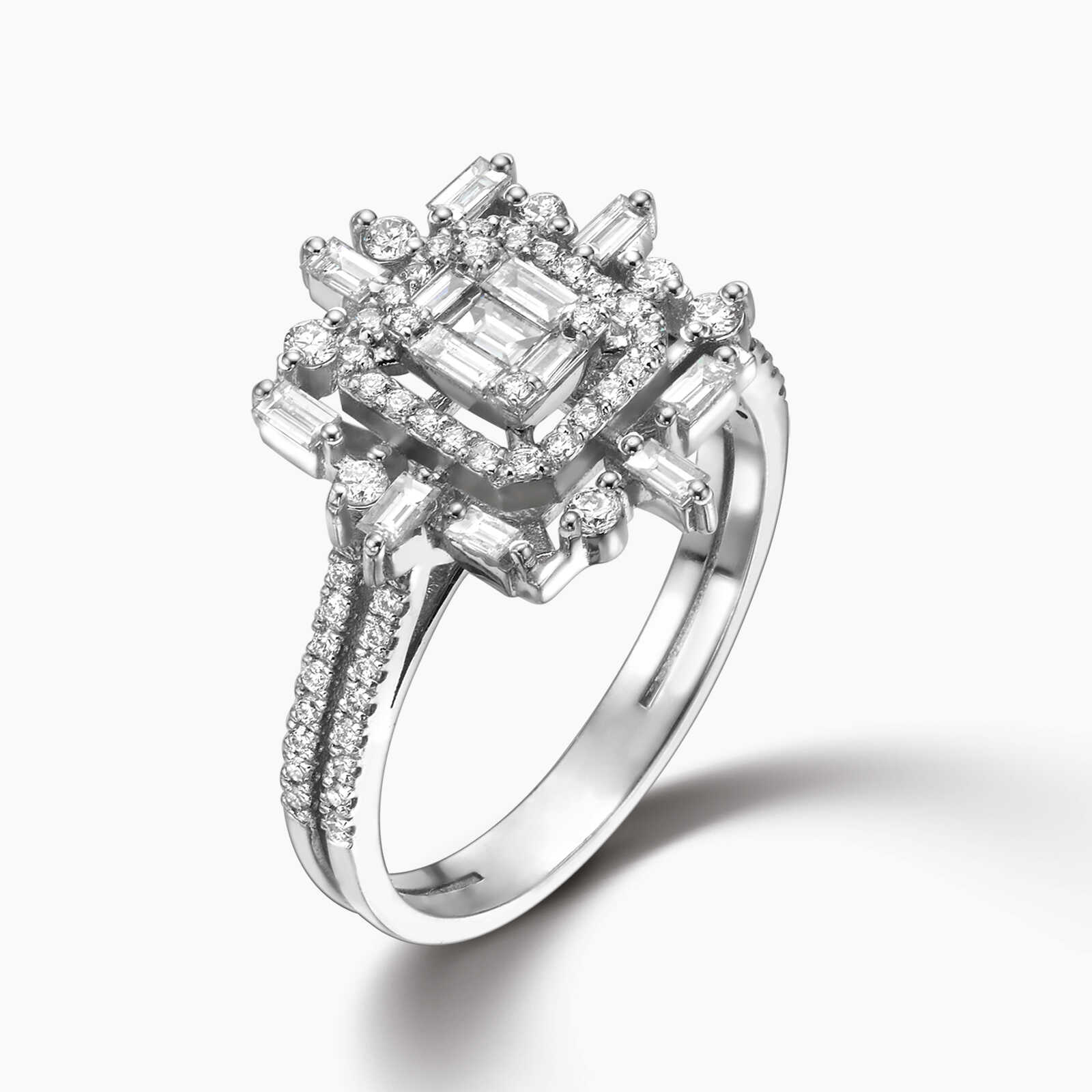 טבעת זהב משובצת יהלומים נוצצים