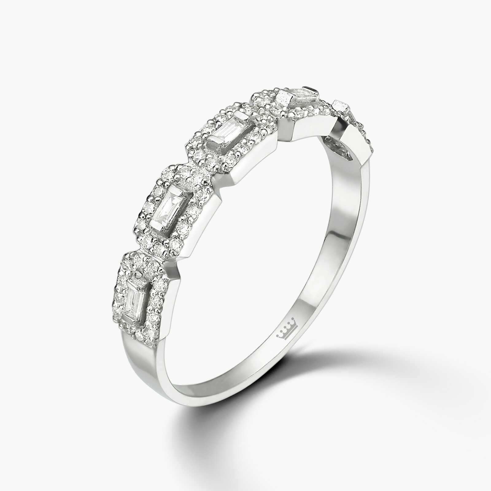 טבעת זהב משובצת אבני יהלום בחיתוך באגט ועגול