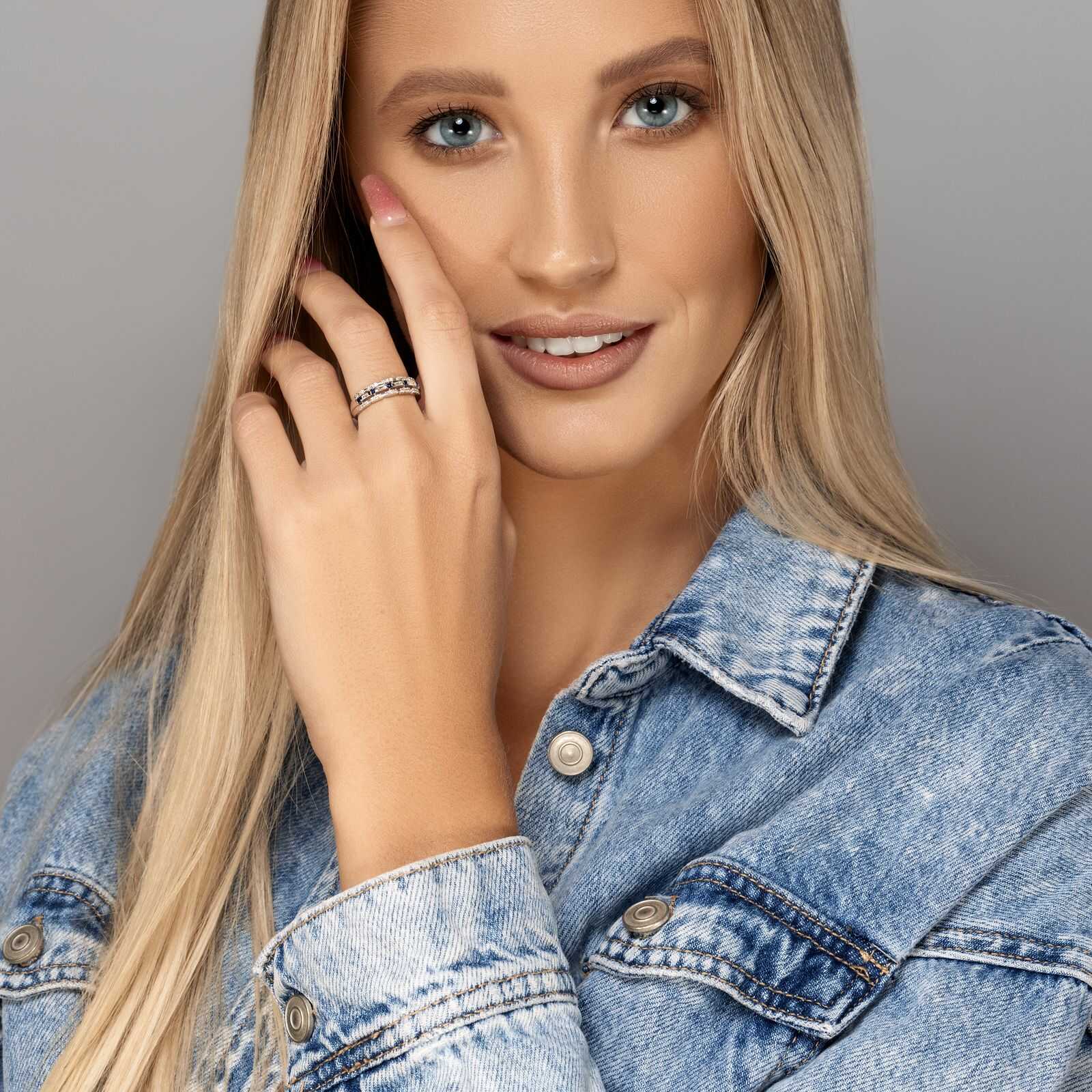 טבעת זהב משובצת יהלומים וספירים