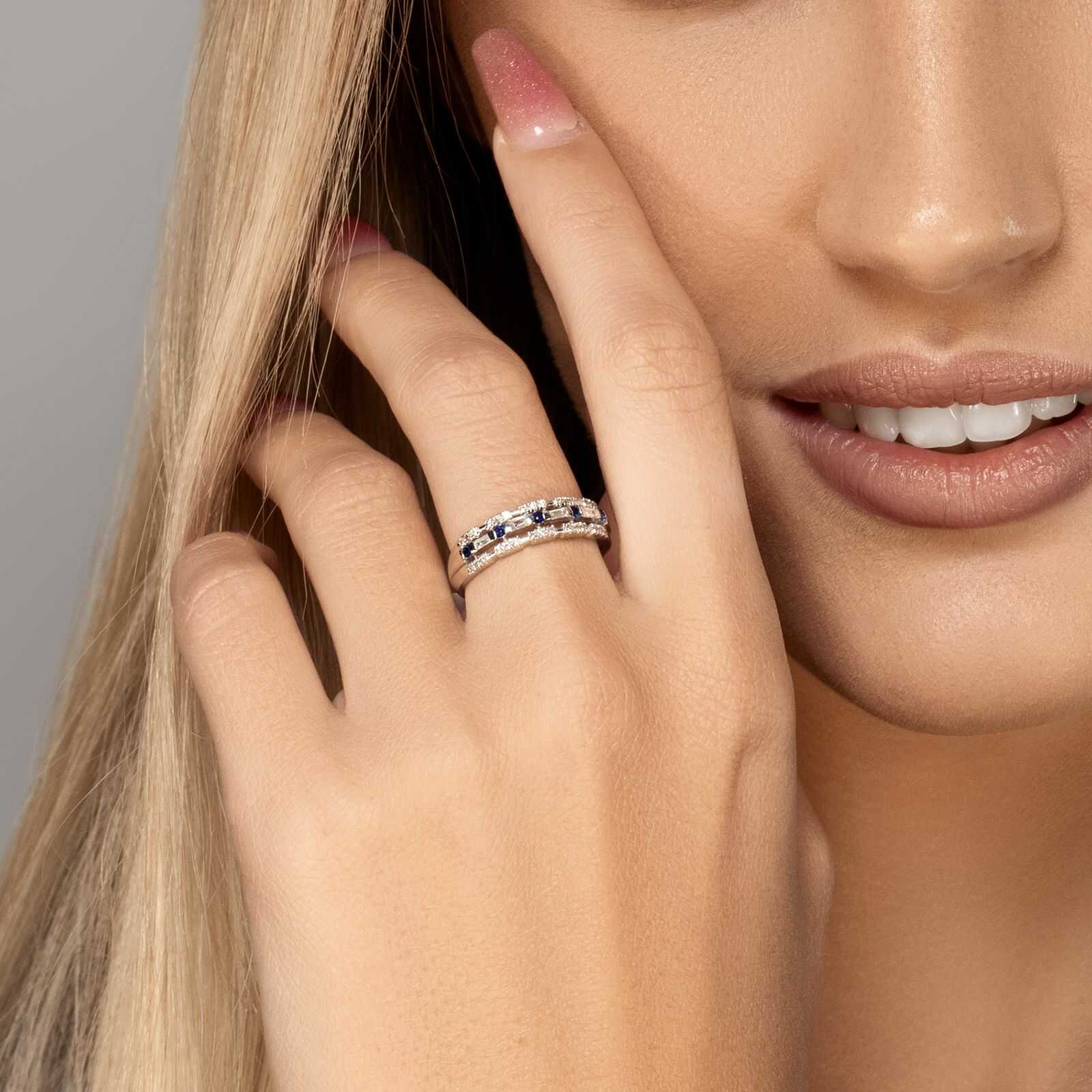 טבעת זהב משובצת יהלומים וספירים