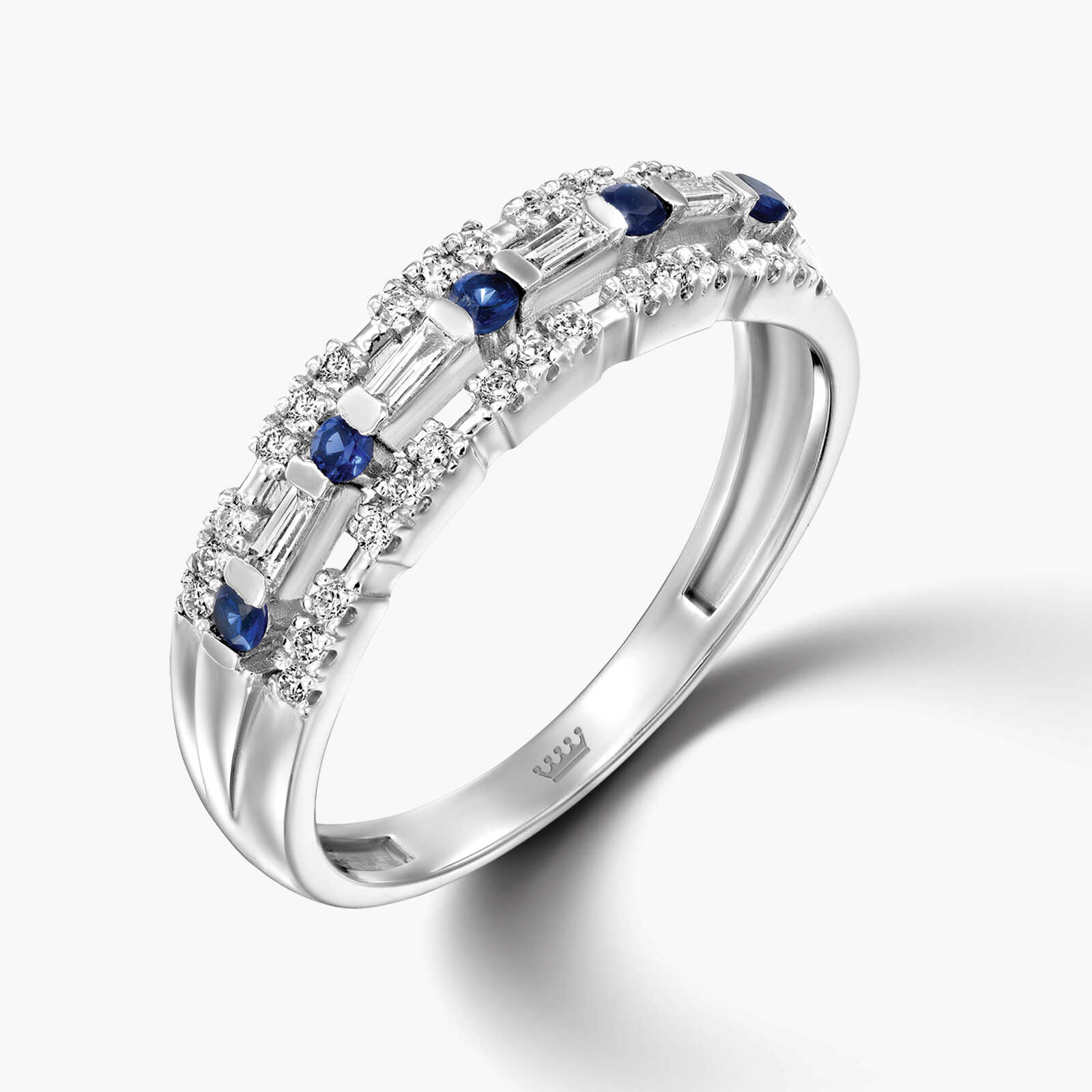 טבעת זהב משובצת יהלומים וספירים