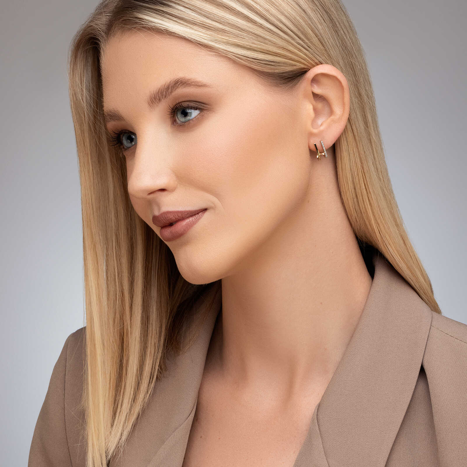 עגילי זהב כפולים בשיבוץ יהלומים