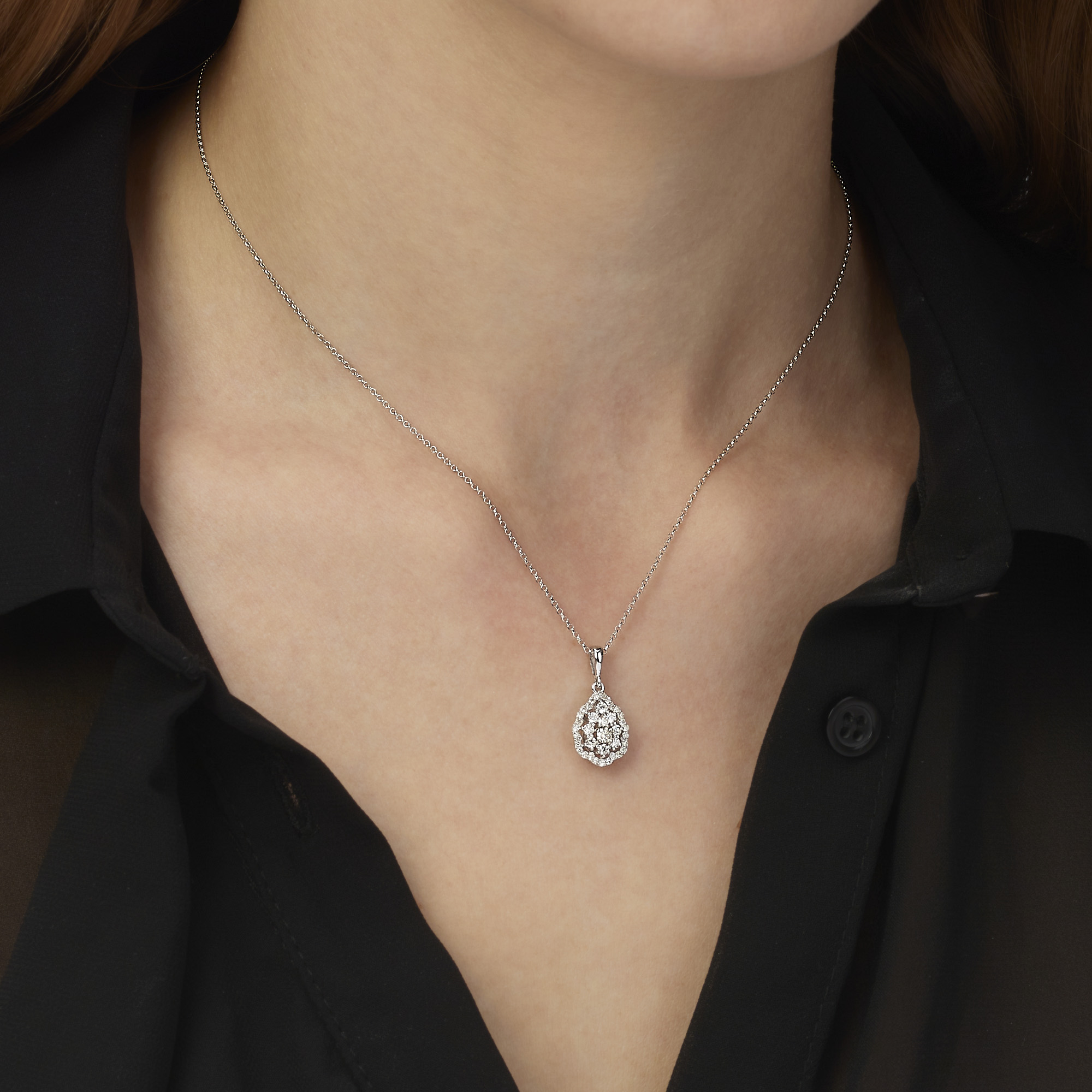 תליון זהב בצורת טיפה משובץ יהלומים