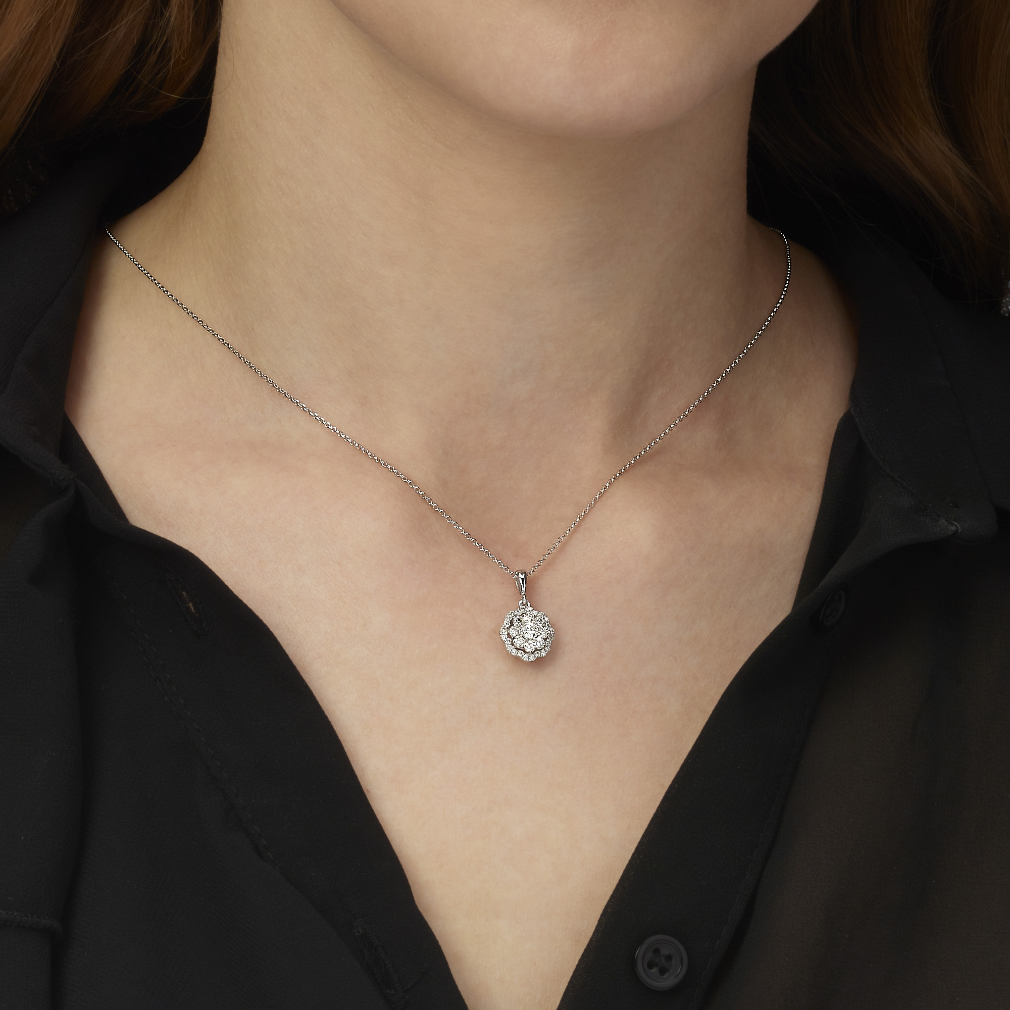 תליון זהב בצורת פרח משובץ יהלומים