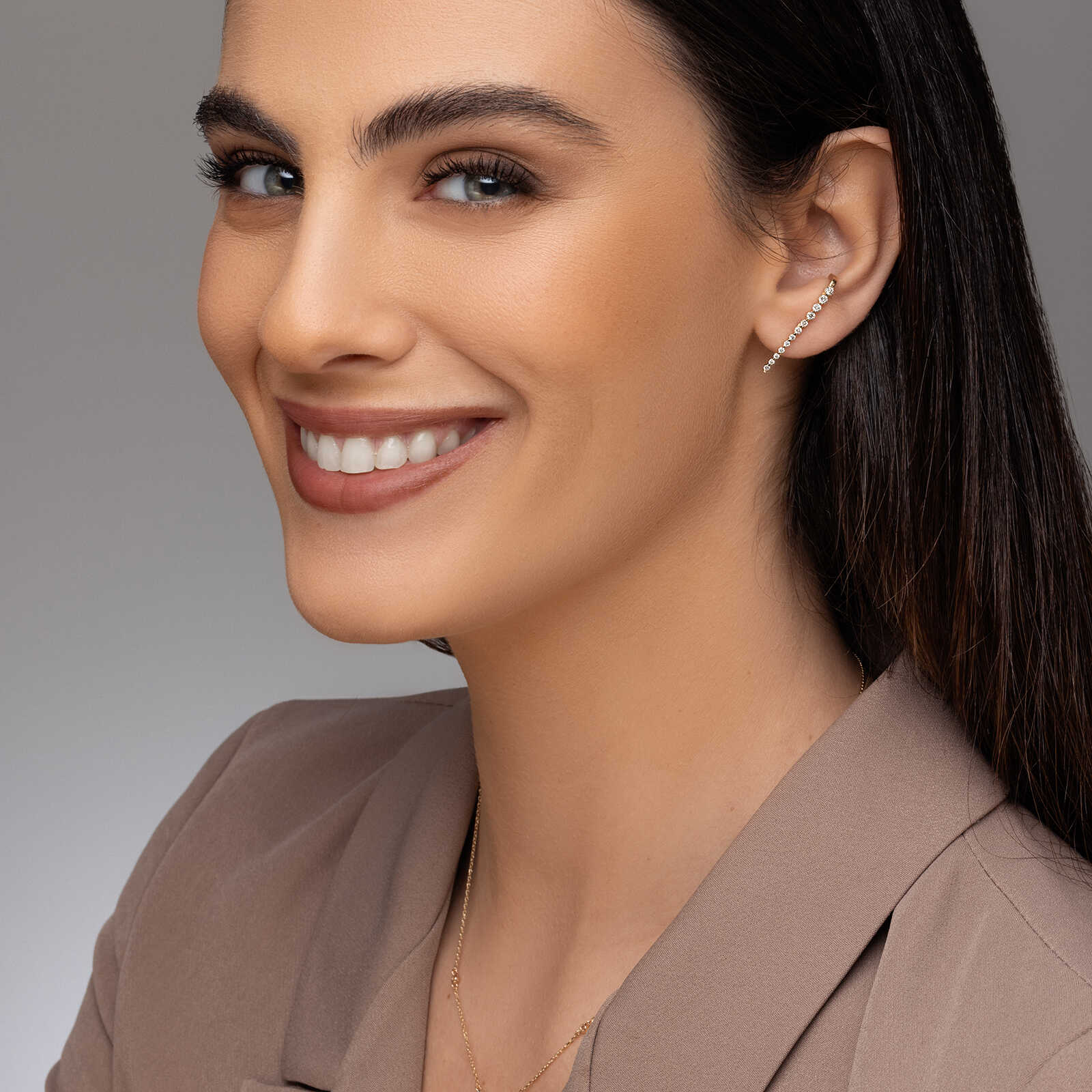 עגילי אוליביה משובצים יהלומים