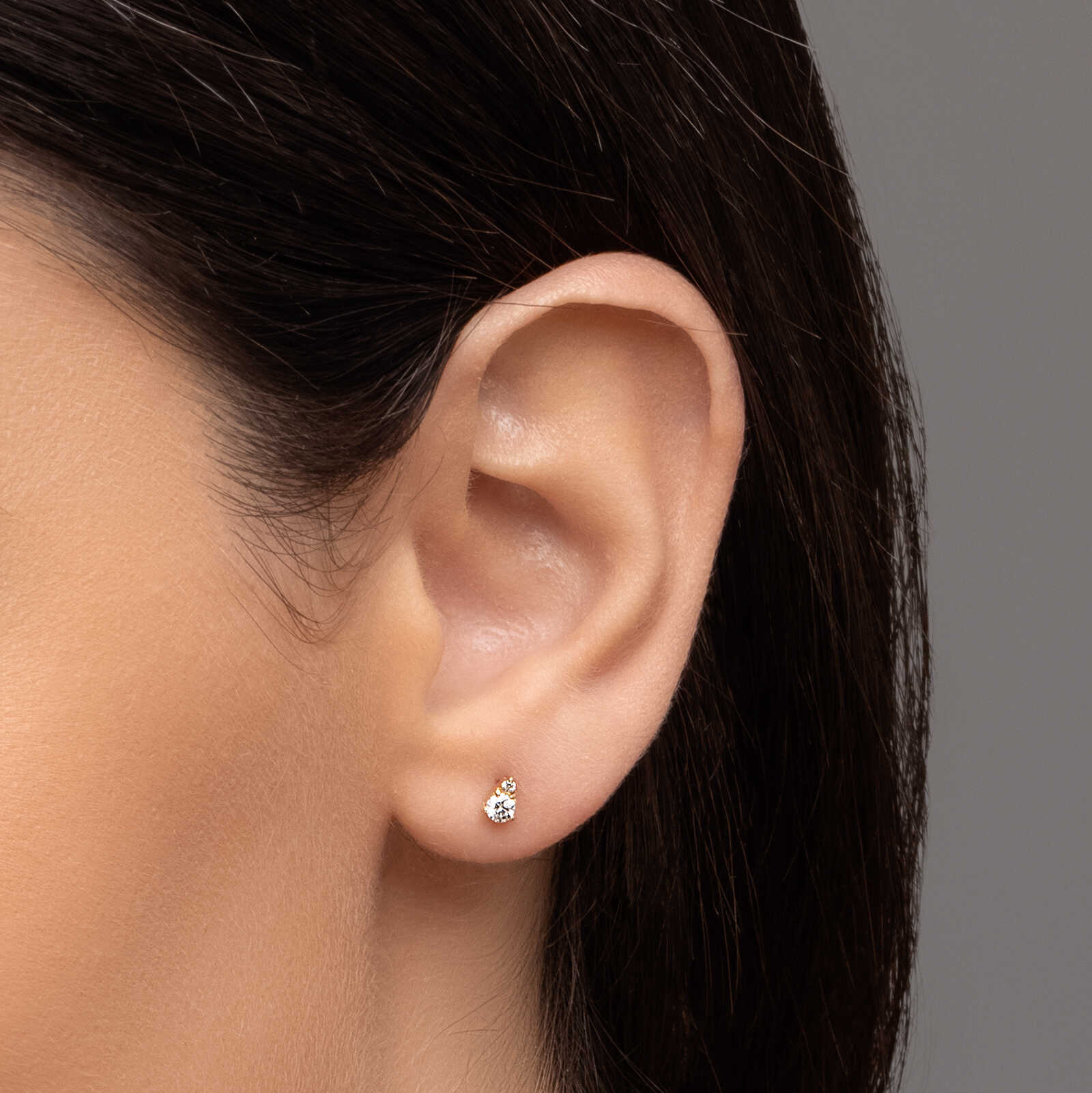 עגילי זהב צמודים לאוזן במבנה טיפה