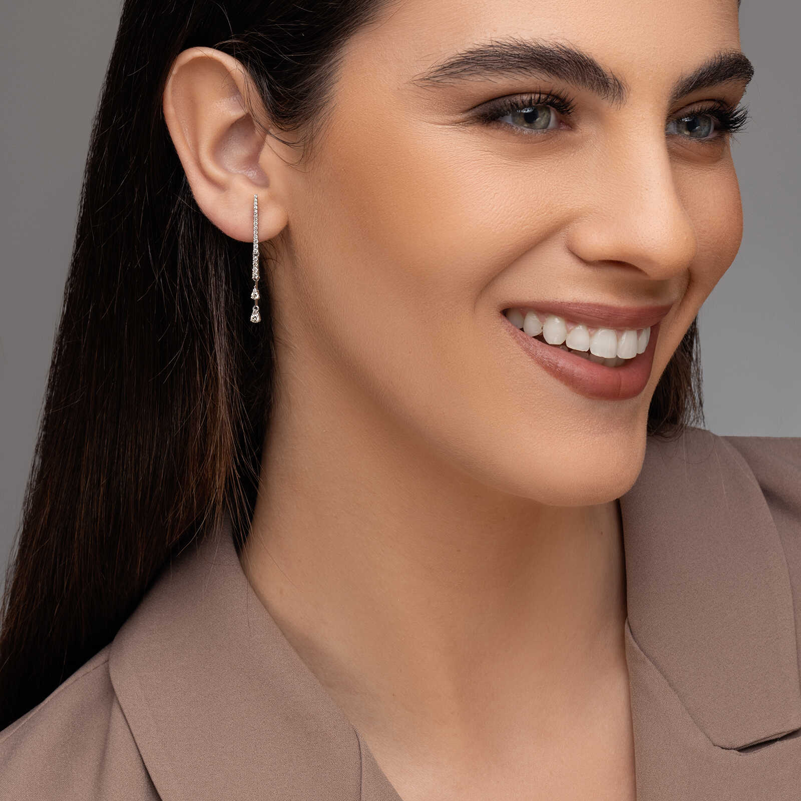 עגילי קמילה משובצים יהלומים