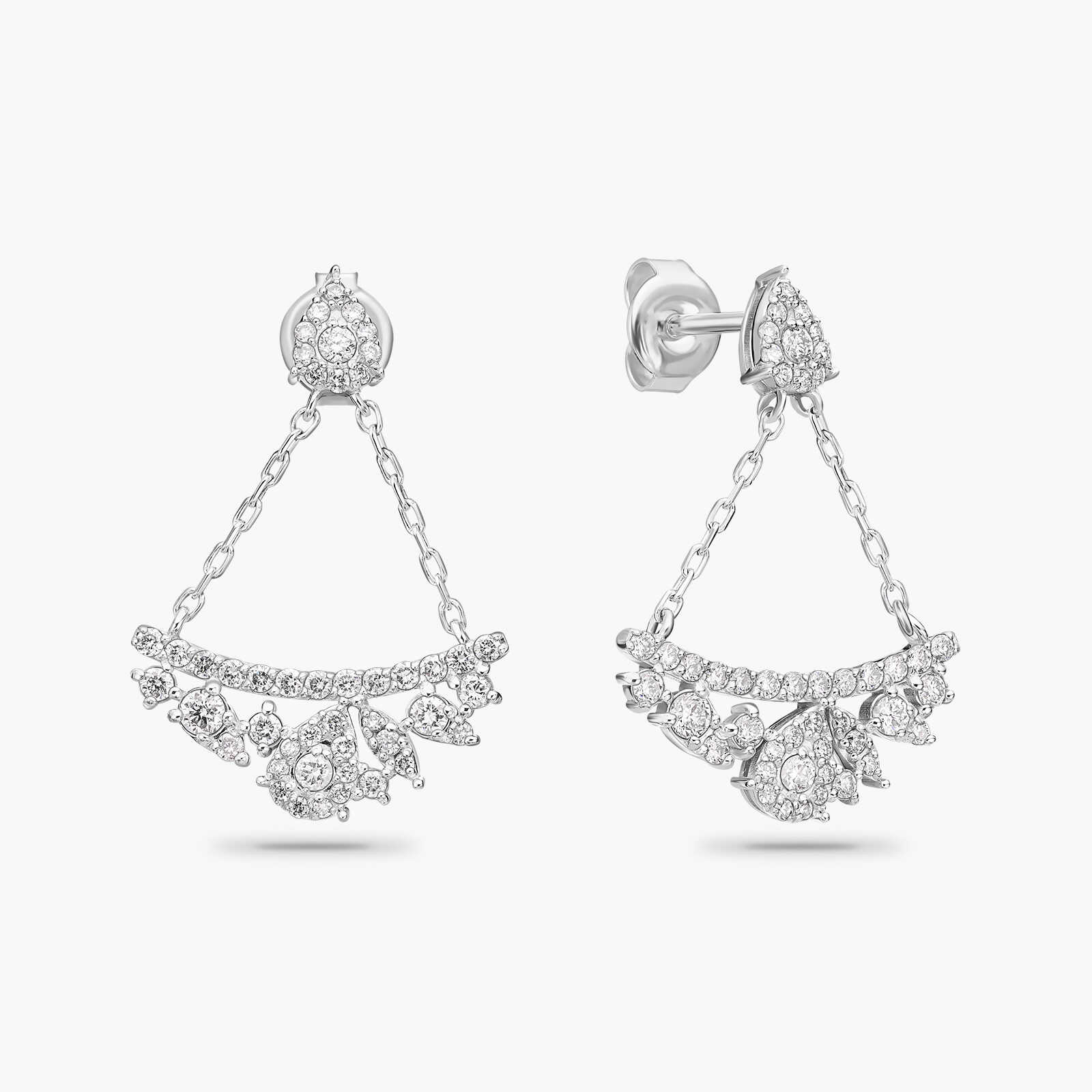 עגילי זהב באורך 2.8 ס"מ משובצים ב 92 יהלומים