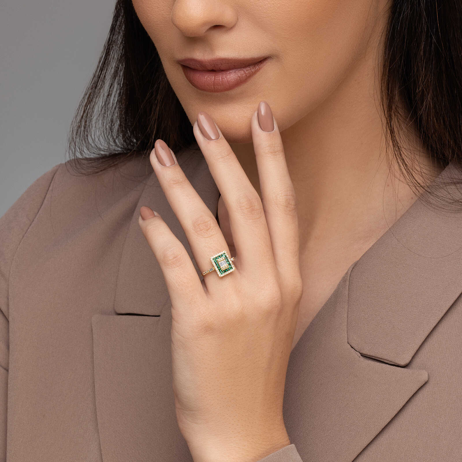 טבעת OLIVE משובצת יהלומים וגרין גרנט