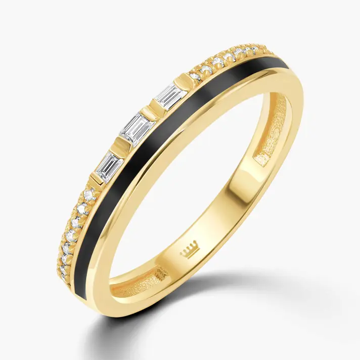 טבעת זהב מסדרת Black Series משובצת יהלומים ומוקפת אמייל שחור