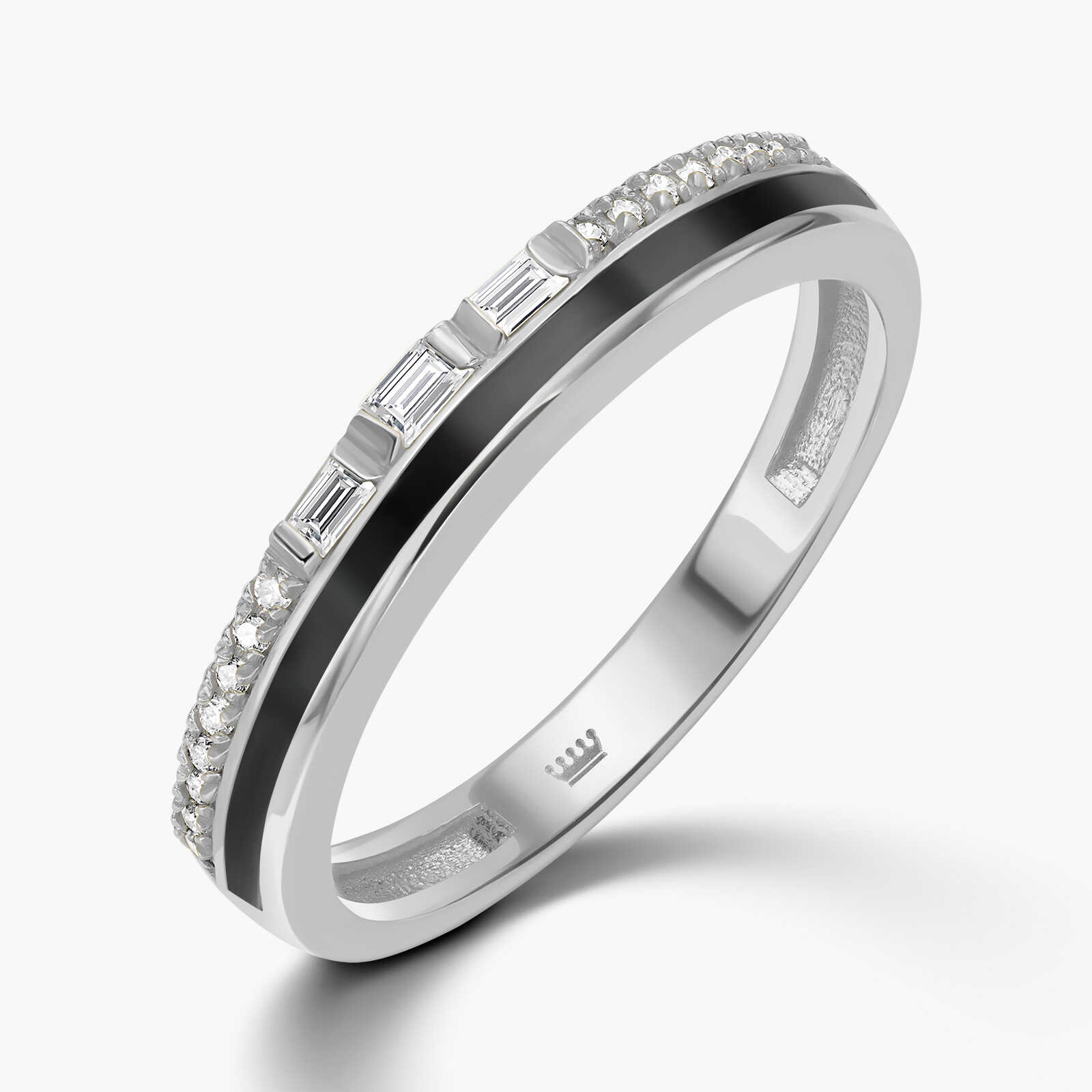 טבעת זהב מסדרת Black Series משובצת יהלומים ומוקפת אמייל שחור