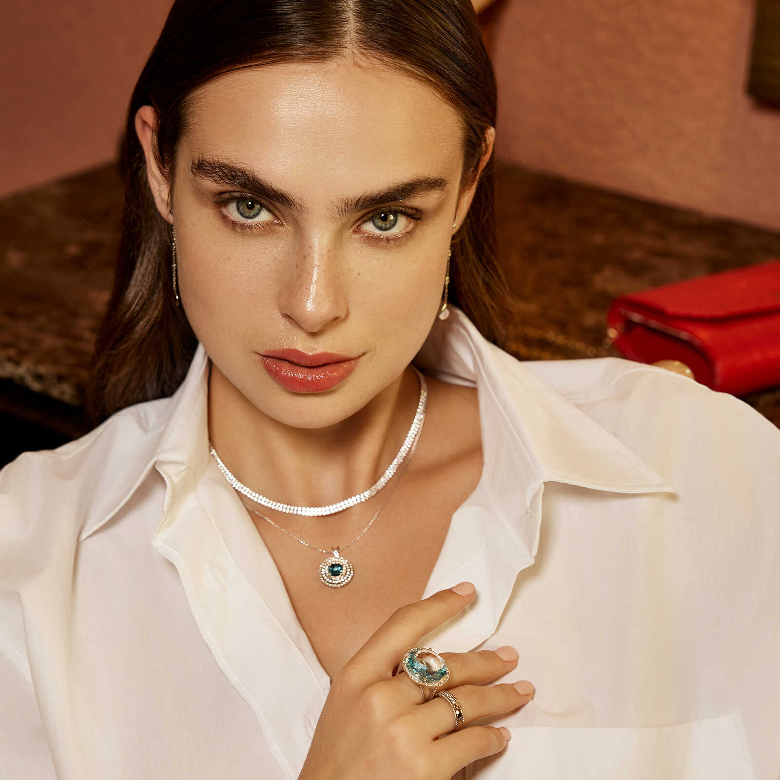 טבעת ג'ייד בשיבוץ יהלומים