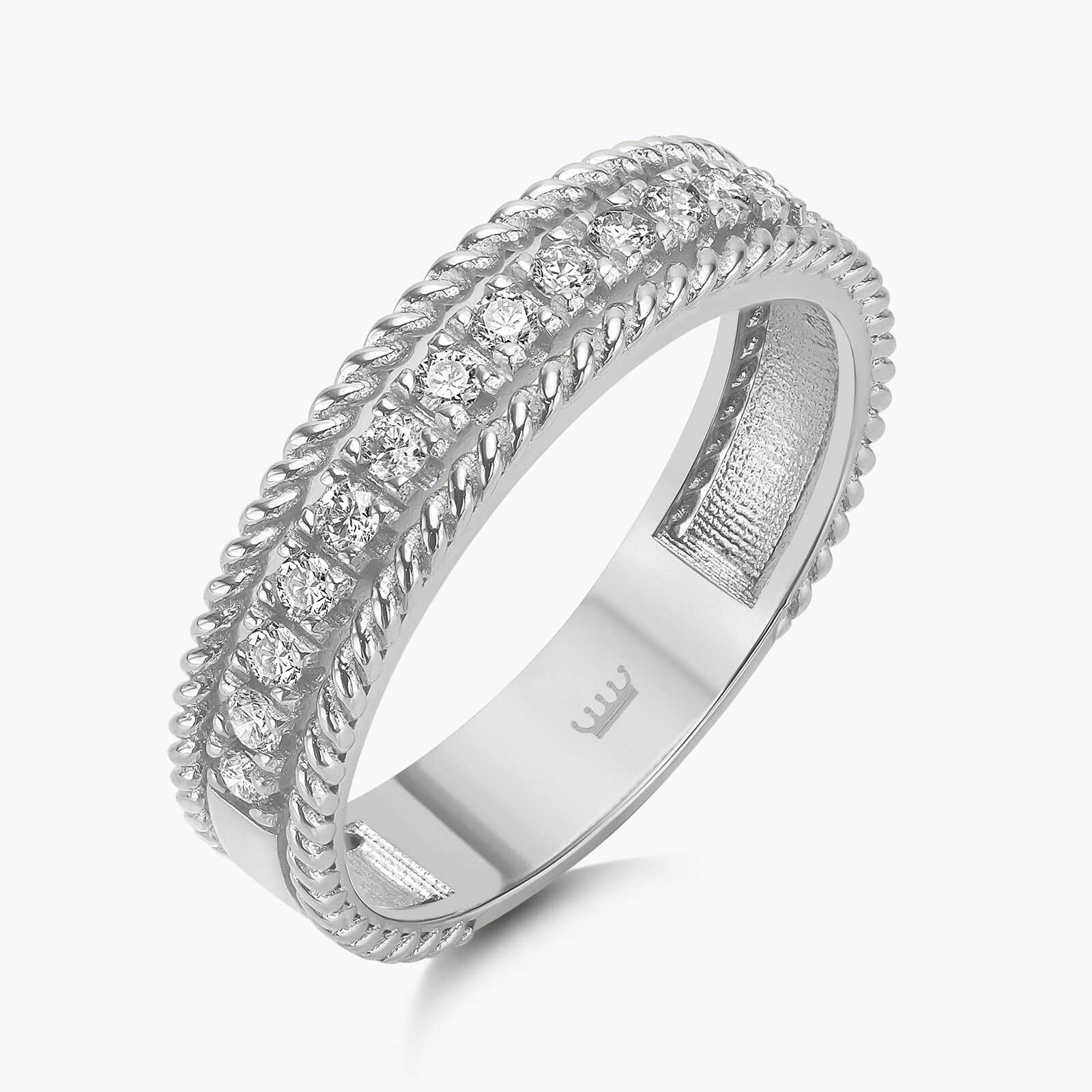 טבעת ג'ייד בשיבוץ יהלומים