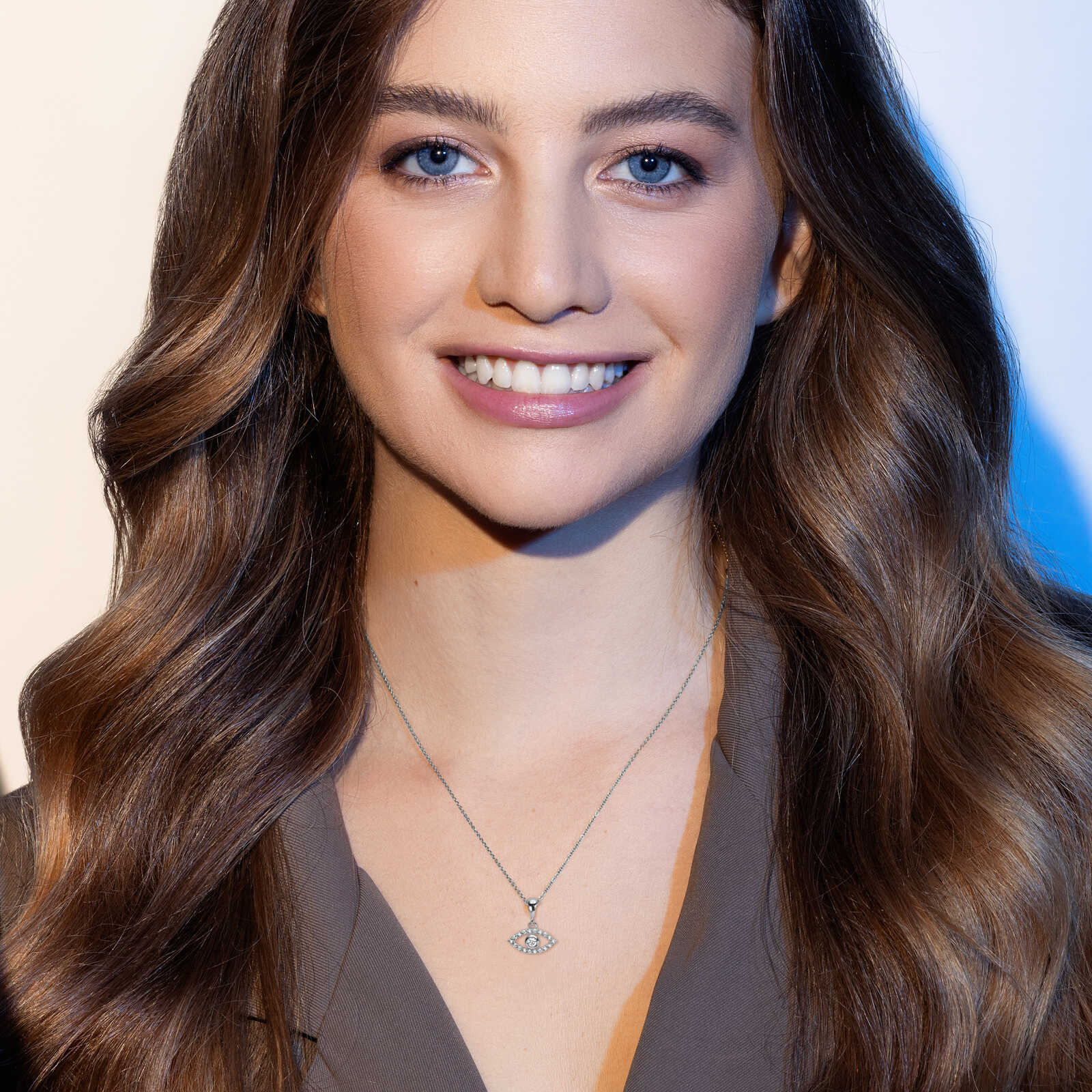 תליון EYE משובץ יהלומים