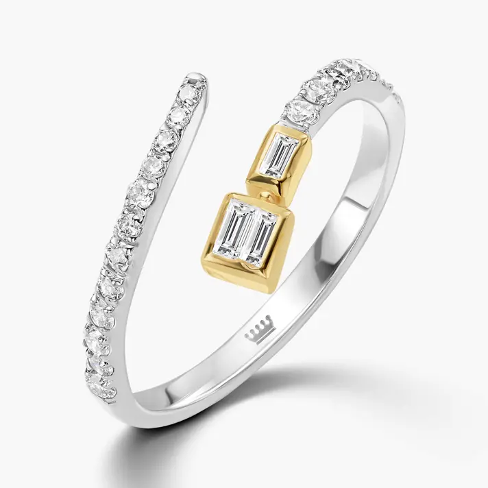 טבעת זהב פתוחה בשיבוץ יהלומים בחיתוך באגט ועגול