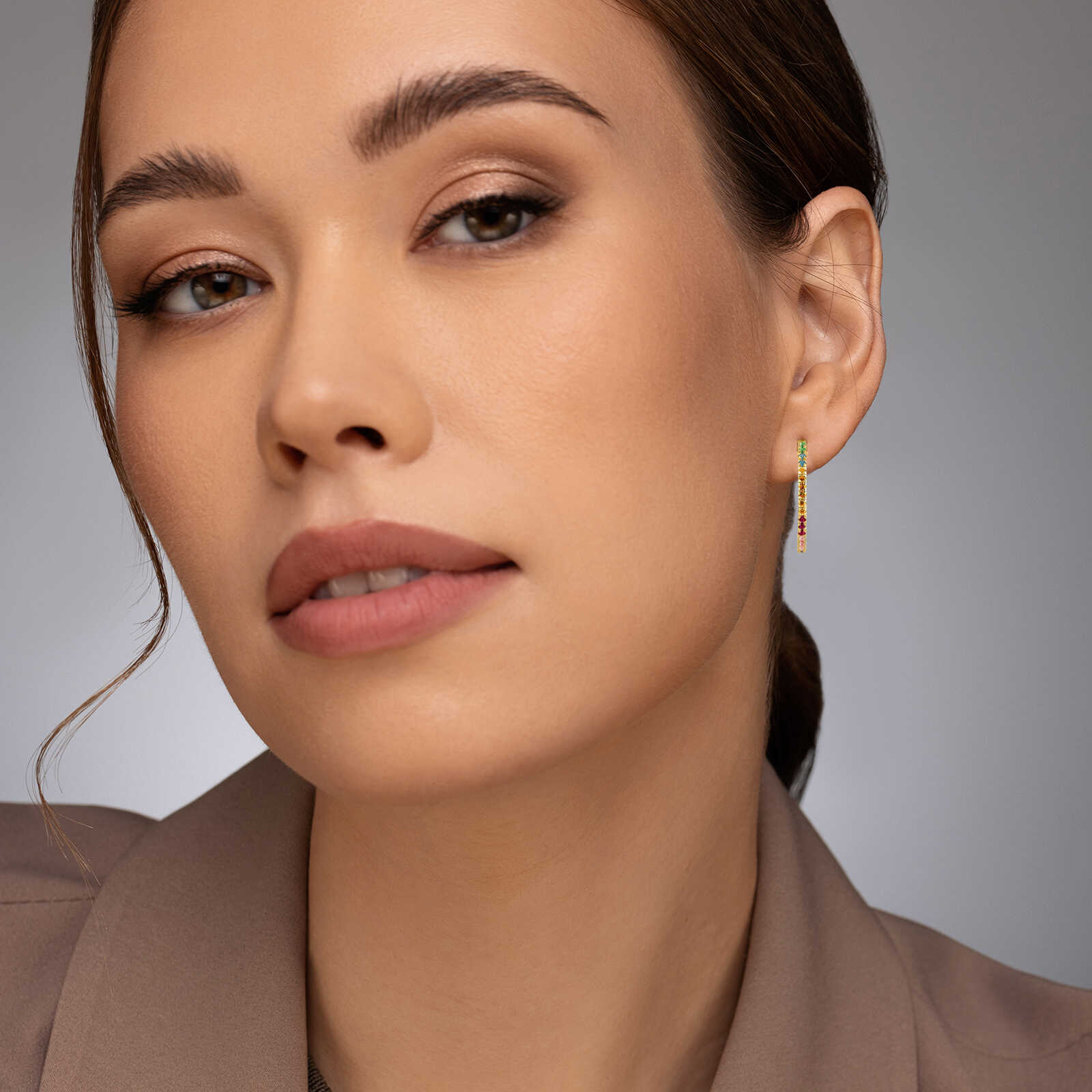 עגילי חישוק בשיבוץ אבני חן