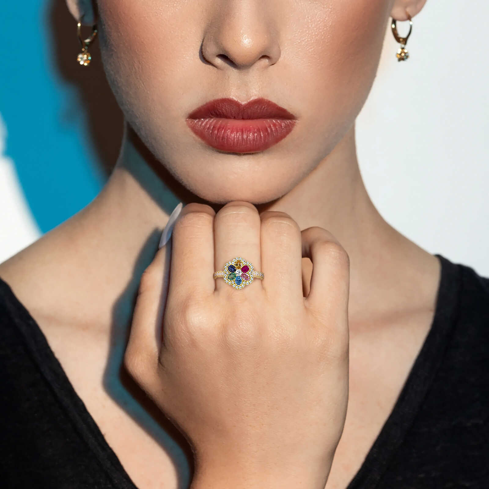 טבעת פרח משובצת יהלומים ואבני חן