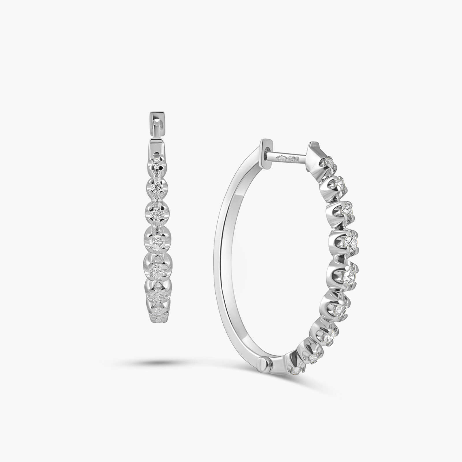 עגילי חישוקים מזהב 14K בשיבוץ יהלומים