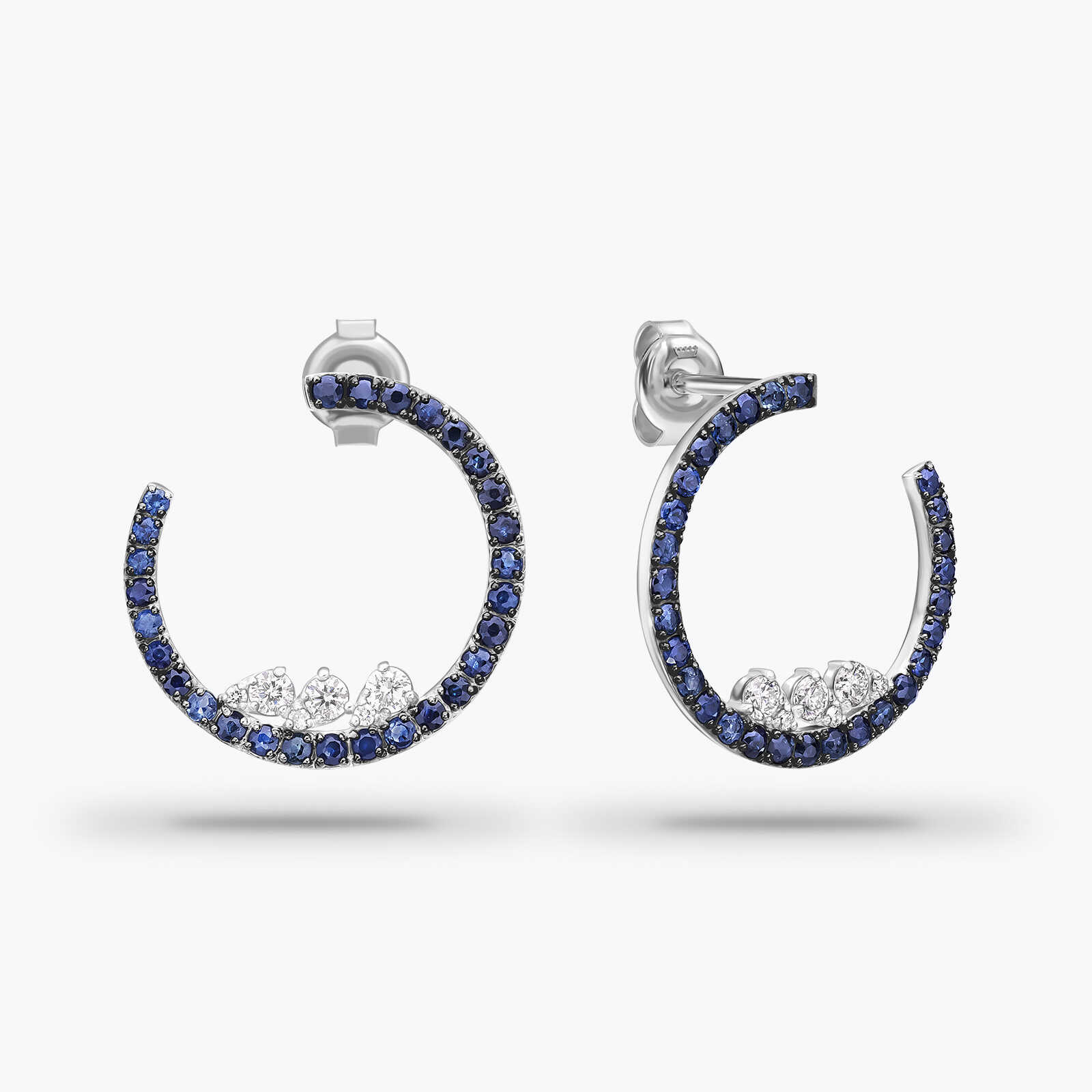 עגילי זהב עיגול פתוח משובצים ספירים ויהלומים