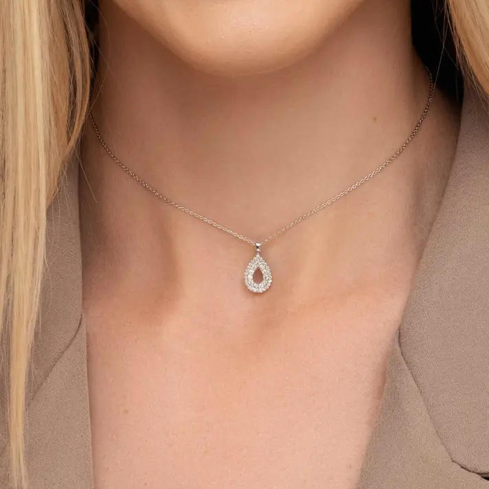 תליון זהב בצורת טיפה משובצת יהלומים