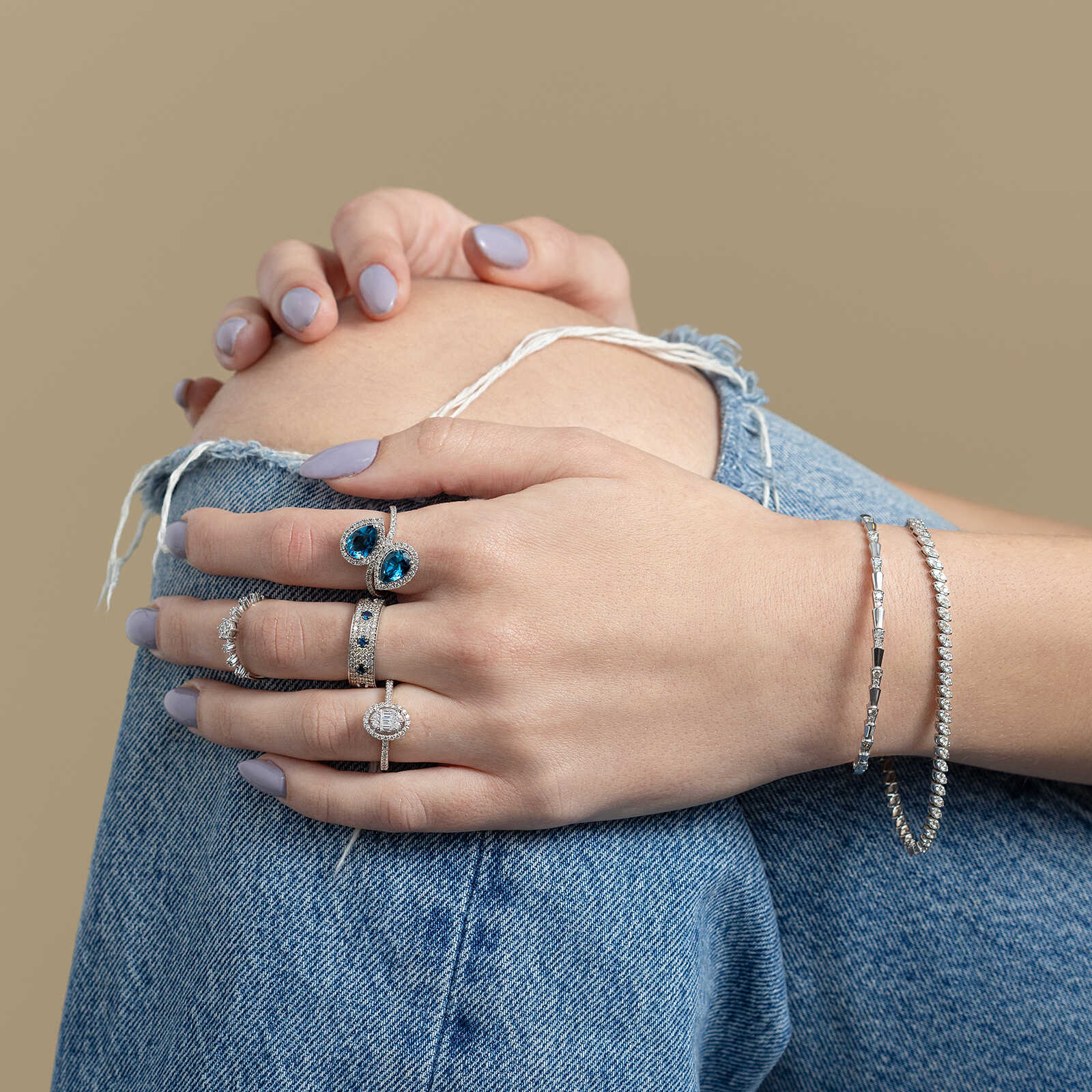 צמיד זהב טניס משובץ יהלומים בדוגמת עלים