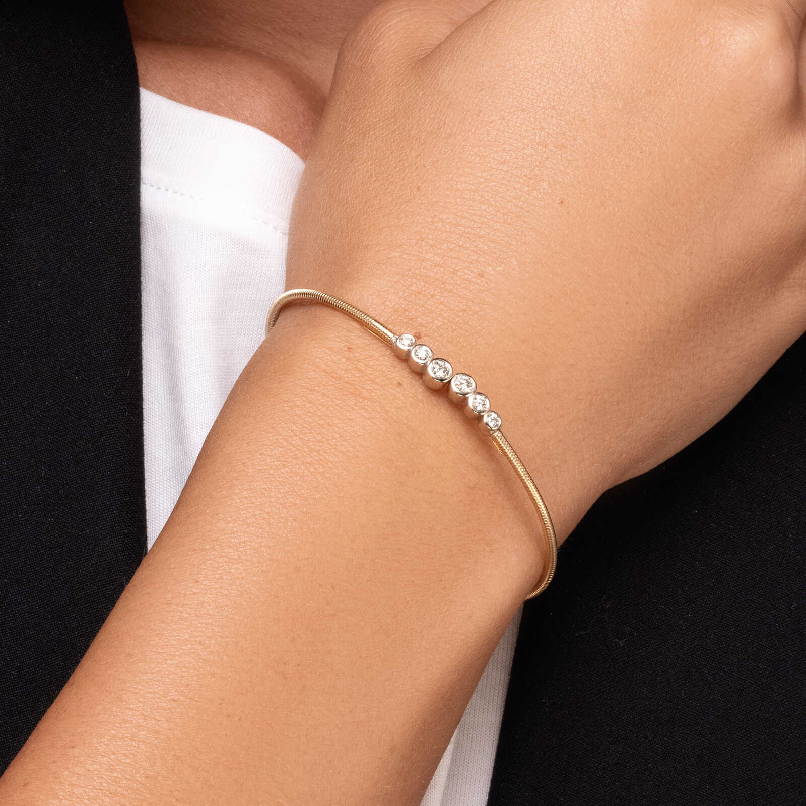 צמיד זהב פתוח ששת היהלומים