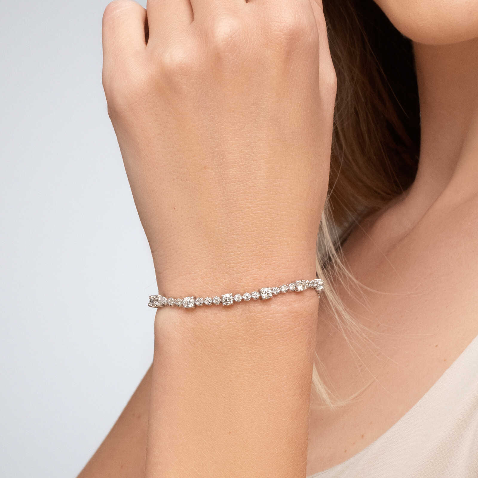 צמיד טניס משובץ במעל ל 3 קראט יהלומים