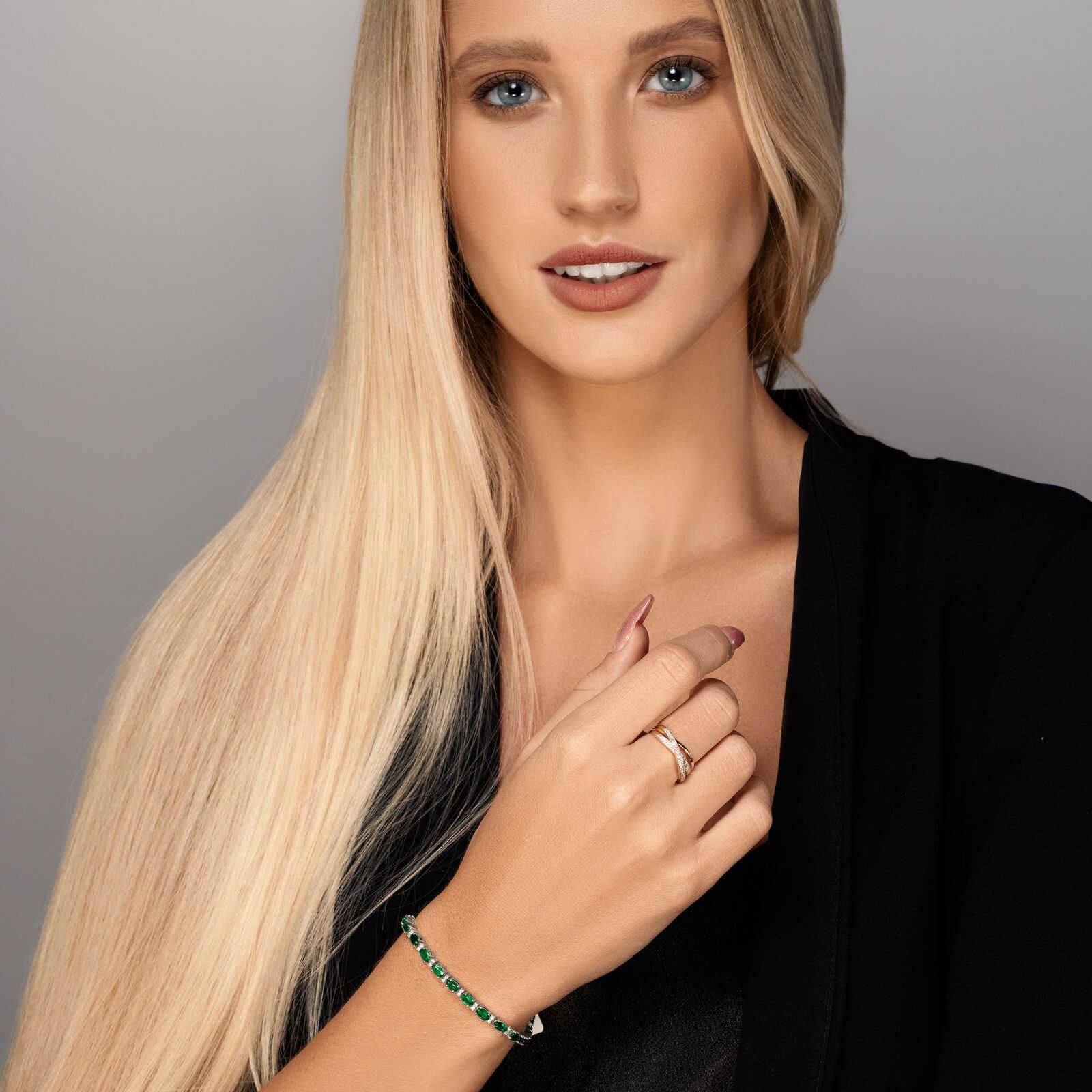 צמיד זהב המשובץ אני אמרלד ויהלומים