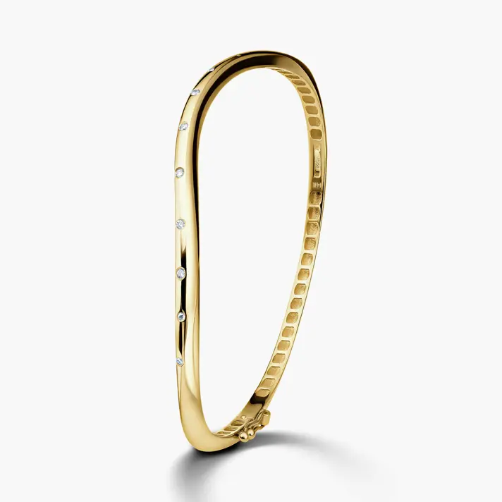 צמיד זהב בצורת גל משובץ יהלומים