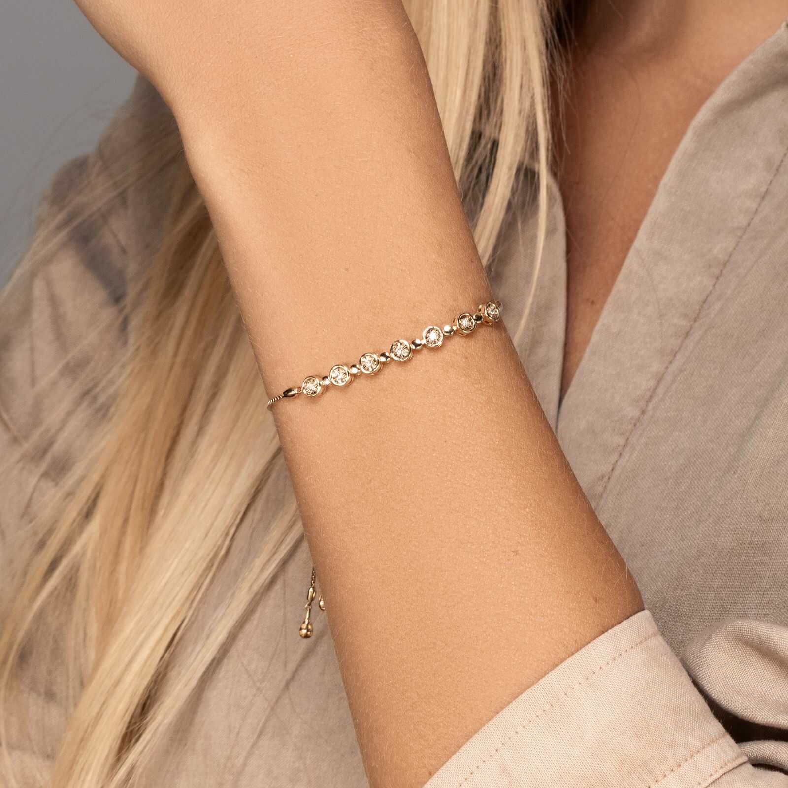 צמיד זהב עם סגר עניבה משובץ 7 יהלומים