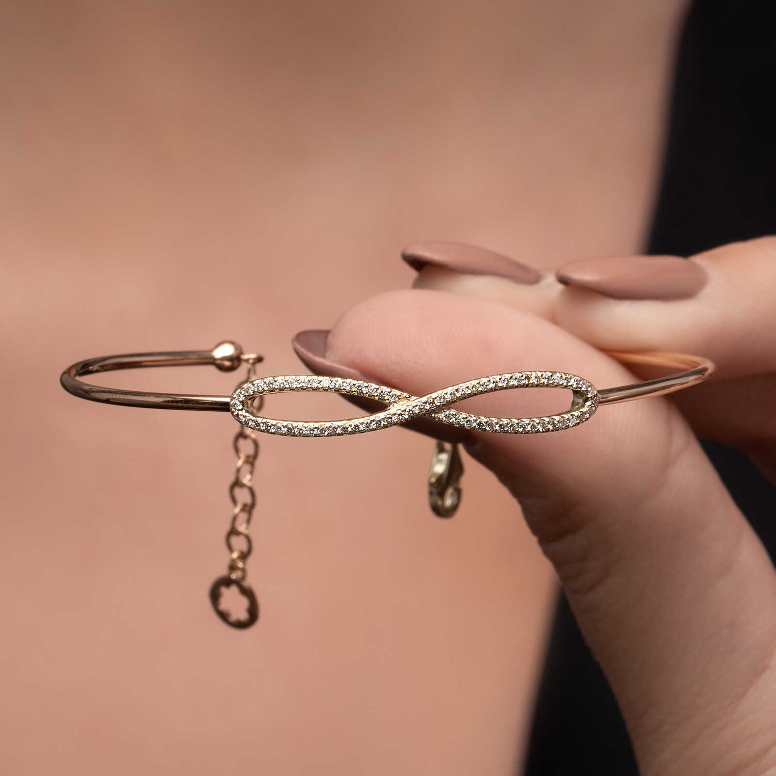 צמיד Infinite משובץ יהלומים